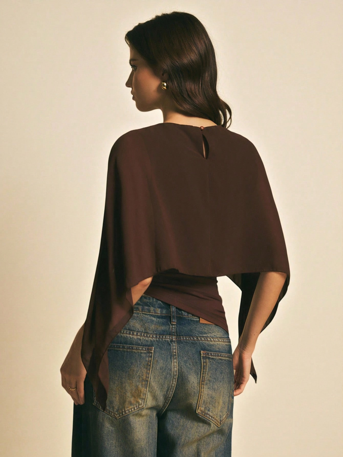 2026 New style European and American coffee-colored chiffon cape sleeve top, women's round-neck loose smock, slimming fake, two irregular commuting T-shirts Application Scenario
