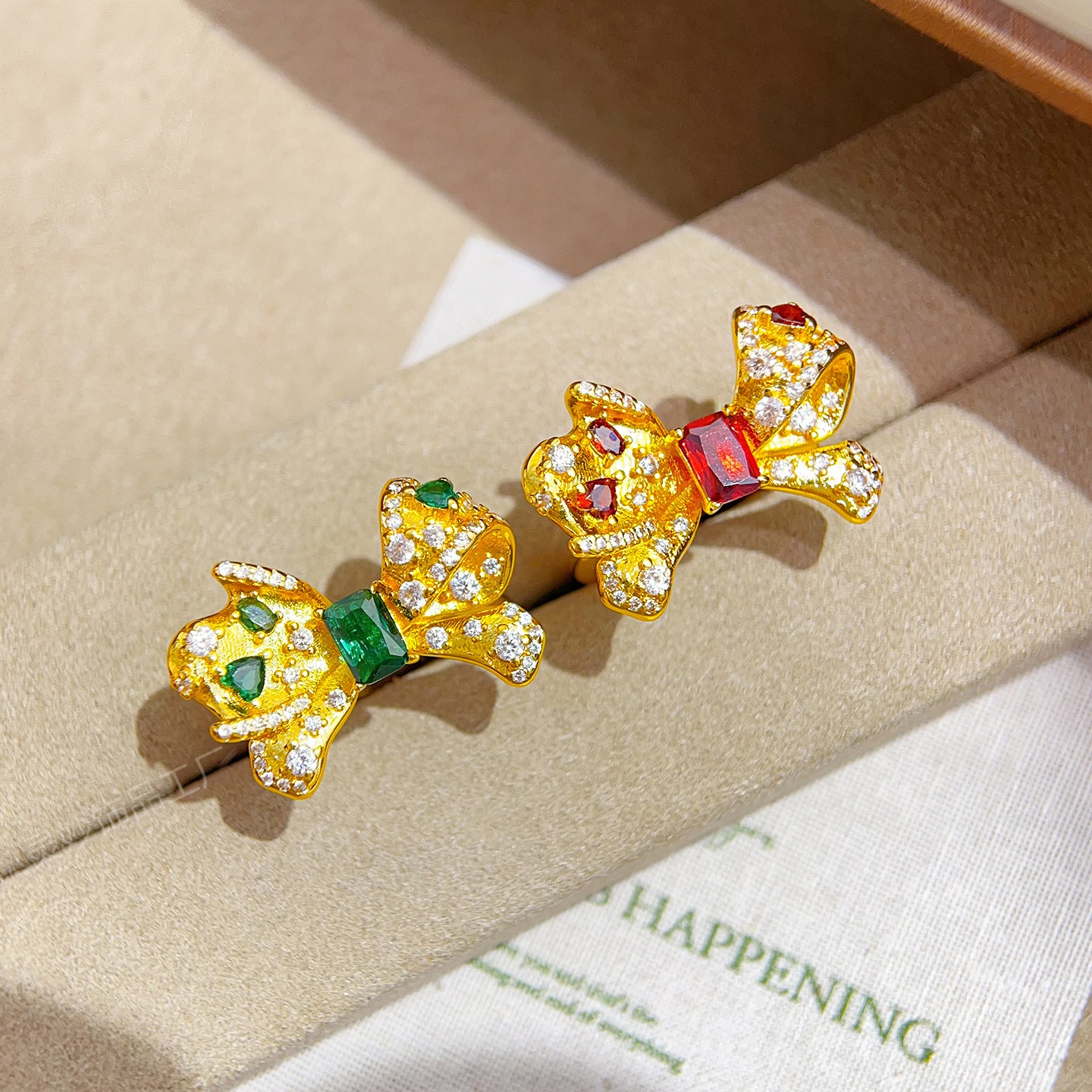 Coolqi Jewelry's ancient sand gold square diamond heart-shaped butterfly ring, a three-dimensional diamond-encrusted ring, is a light luxury and exquisite gift for your girlfriend Application Scenario