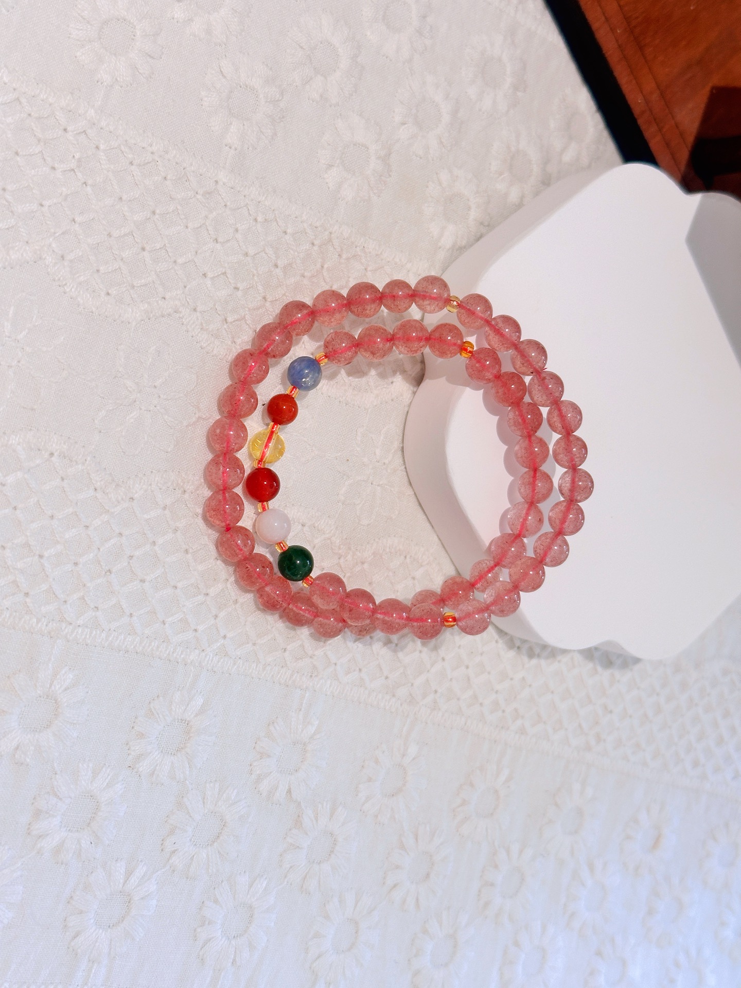 【 Yajinpei Jewelry 】6mm Strawberry Crystal Moonstone Dopamine Double Ring Bracelet Specification image