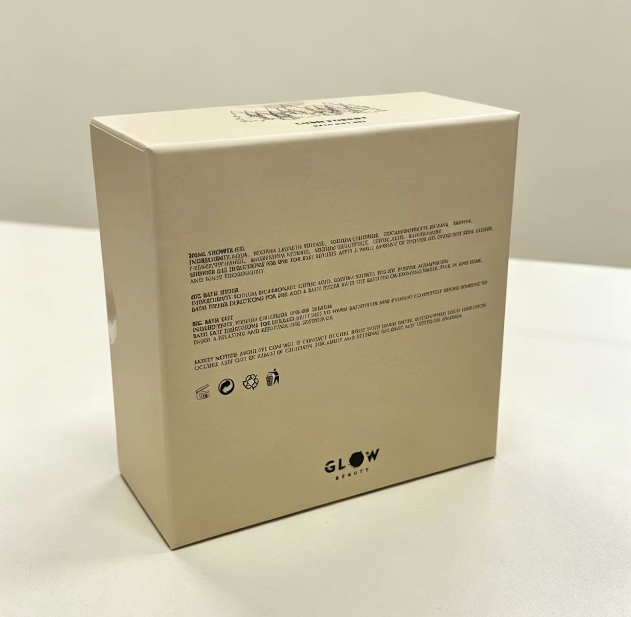 The bath set and care gift box contains natural cotton bath towels and amino acid shampoo, which are gentle and clean details Picture
