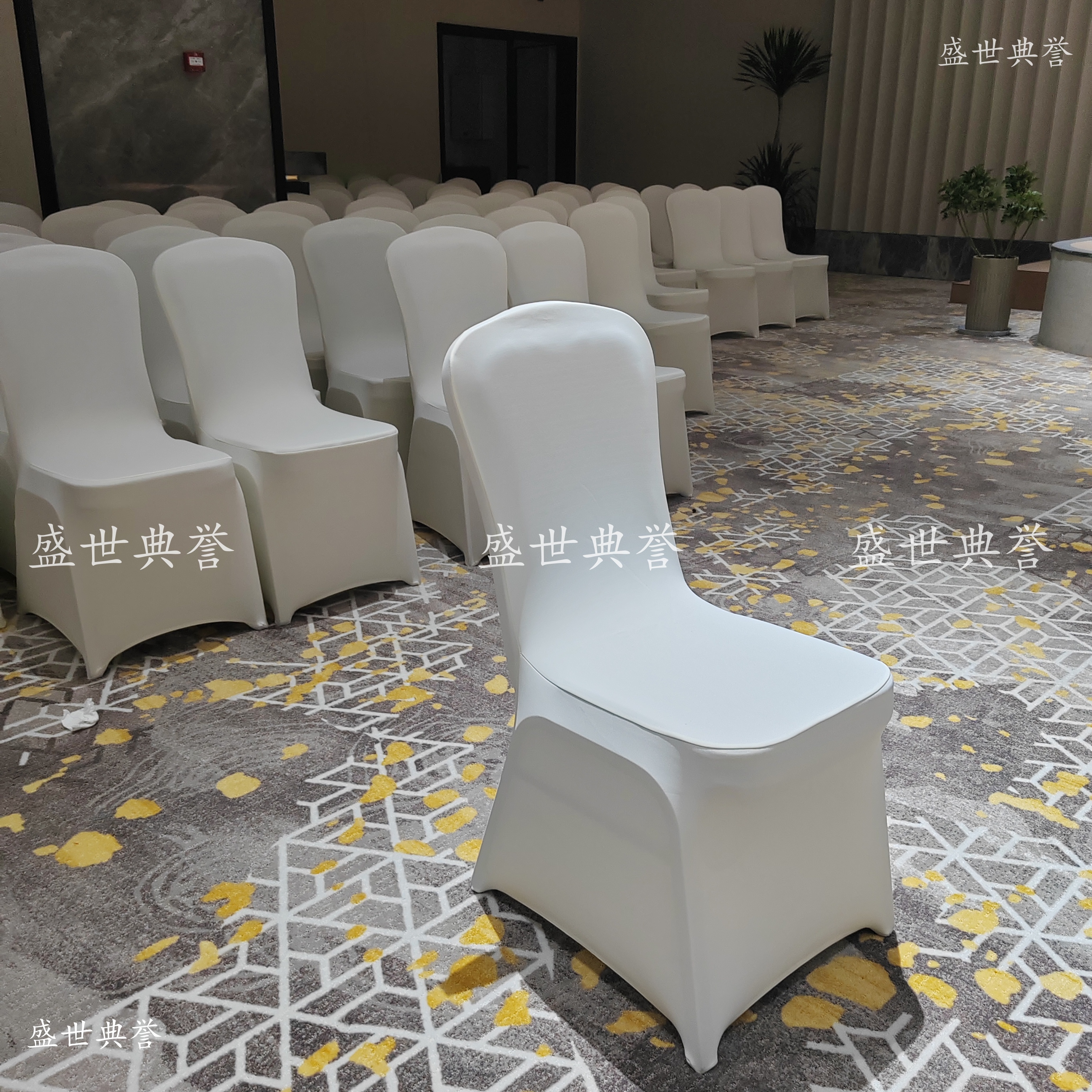 Shaoxing foreign trade export thickened elastic chair covers, hotel and catering linen, wedding banquet air layer stretchable elastic chair covers Specification image