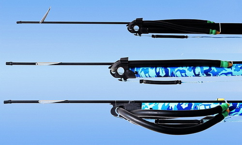 Latex tube-powered deep-sea fishing gun full figure