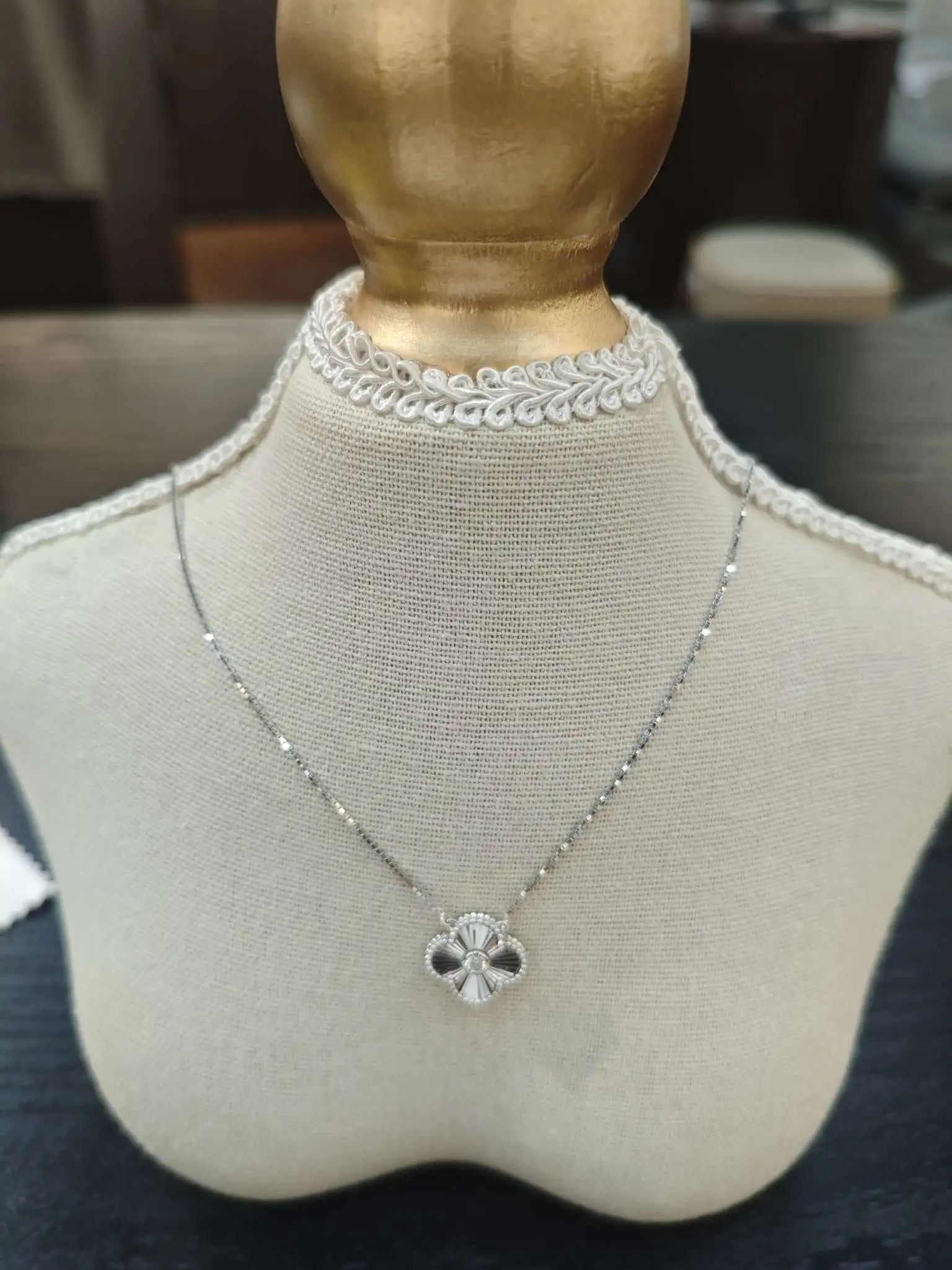 The influence cold style s925 sterling silver necklace with four-leaf clover and diamond splicing is a simple and fashionable accessory for women, trendy and versatile detail image 4