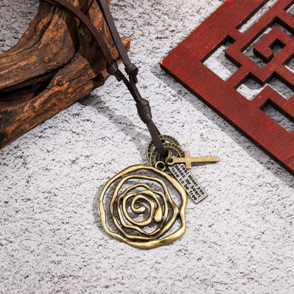 Retro distressed leather rope necklace, Bohemian-style feather bull head pendant, denim style personalized accessory wholesale necklace Item Picture