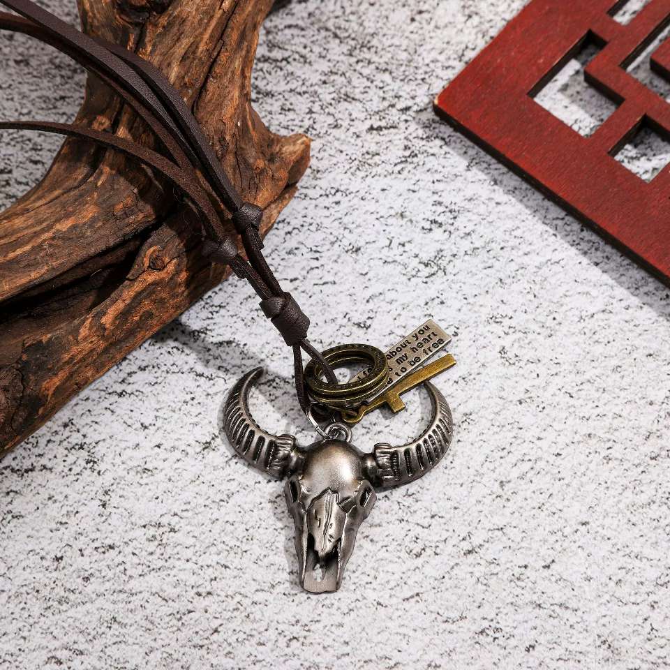 Retro distressed leather rope necklace, Bohemian-style feather bull head pendant, denim style personalized accessory wholesale necklace detail image 9