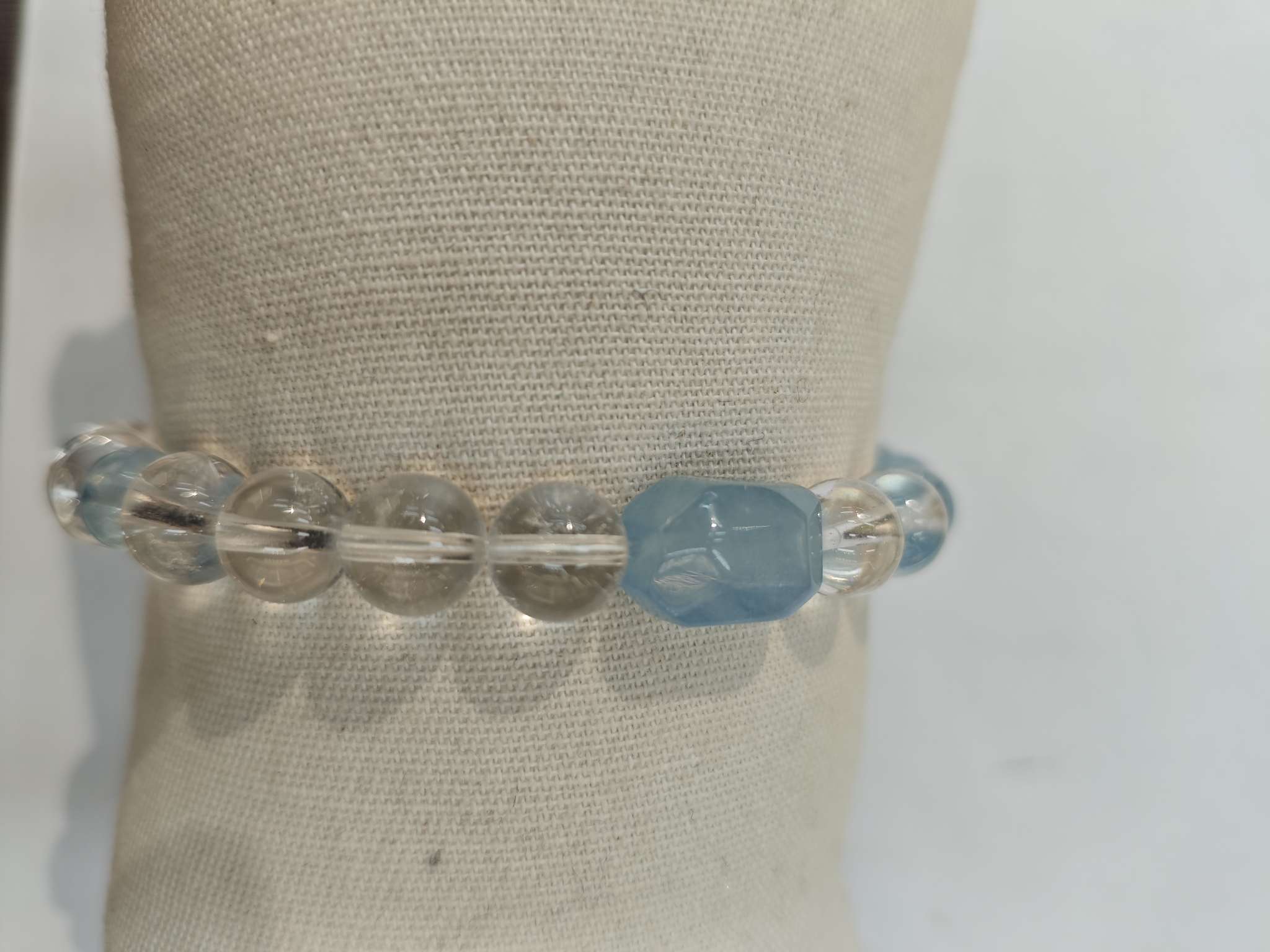 Influencia cristal natural mar azul con forma de luna mano cadena de perlas de cristal pulsera de cristal natural Item Picture