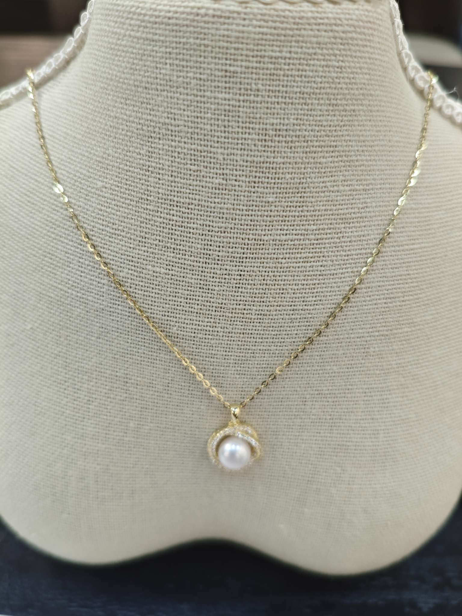 Influence Jewelry Natural stone Pearl necklace for women, elegant pearl chain necklace for women detail image 4