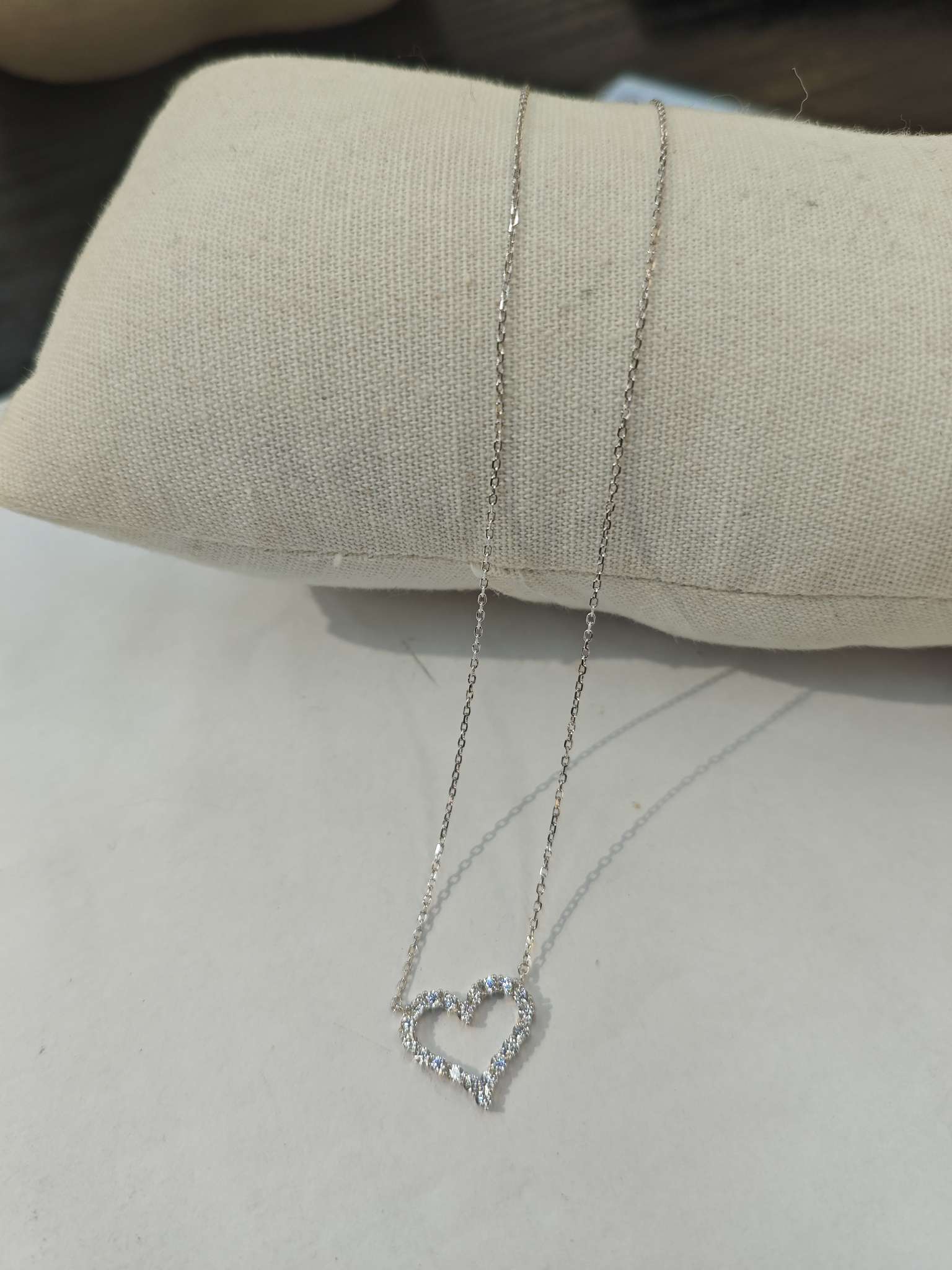 Influence S925 Pure silver heart-shaped collarbone chain, a niche light luxury accessory, silver chain neck accessory, a niche light luxury collarbone chain Item Picture