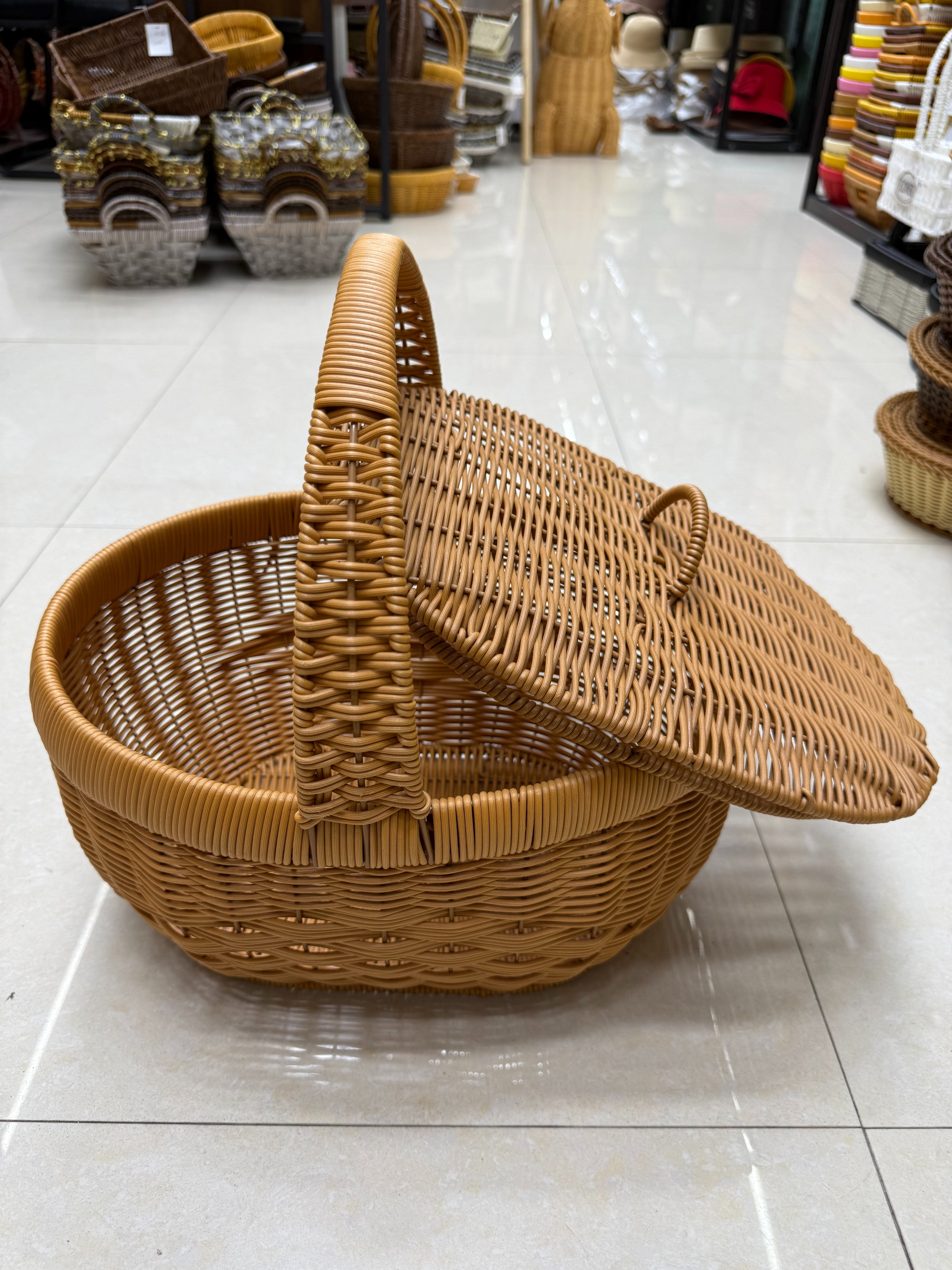 A large covered wicker-like woven Dan basket, a picnic basket, a bread and fruit basket, a vegetable basket, a home storage basket, a covered basket for zongzi during the Dragon Boat Festival, a supermarket gift packaging basket Item Picture