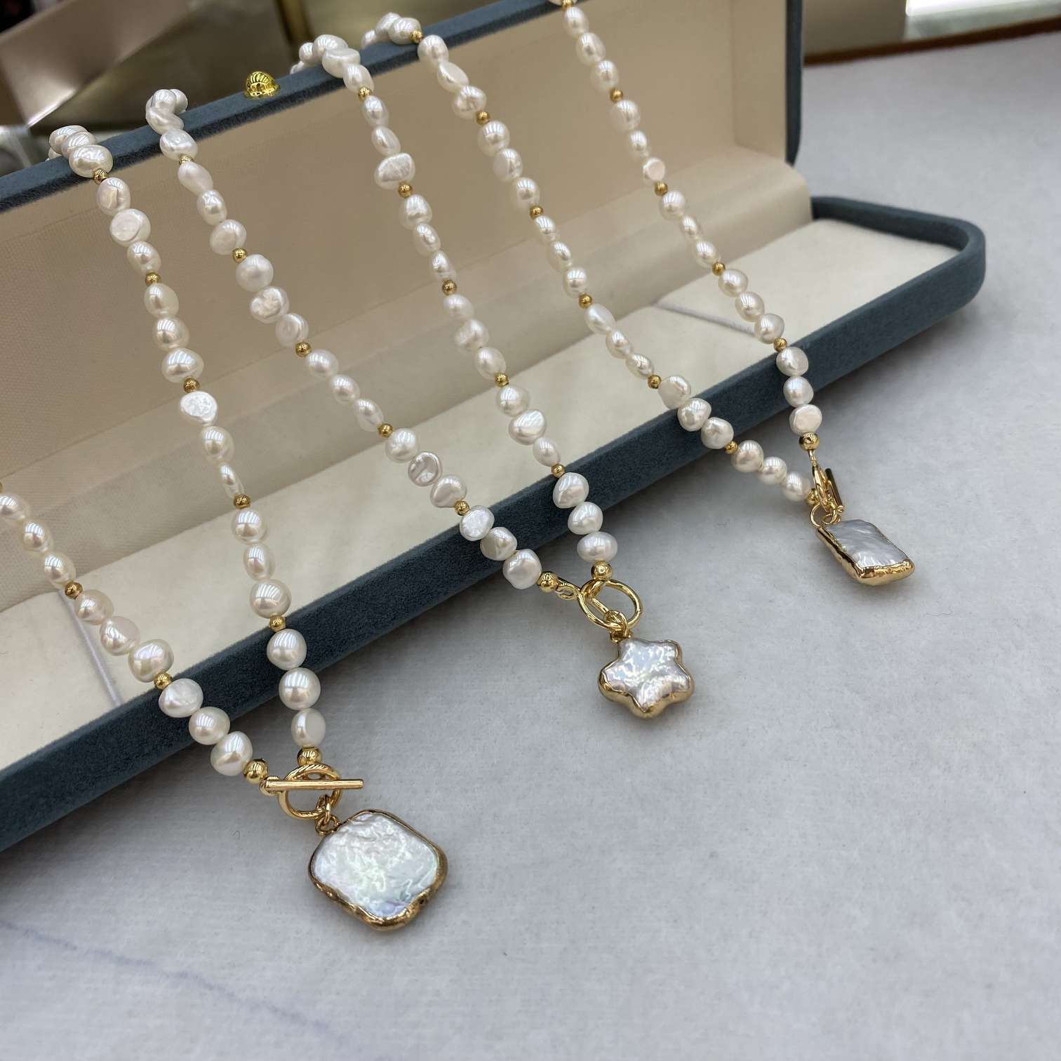 وقطع لؤلؤة اللؤلؤ الباروكي الطبيعي الجديدة 2026، وهي عبارة عن مكعبات فولاذية من الزمن details Picture