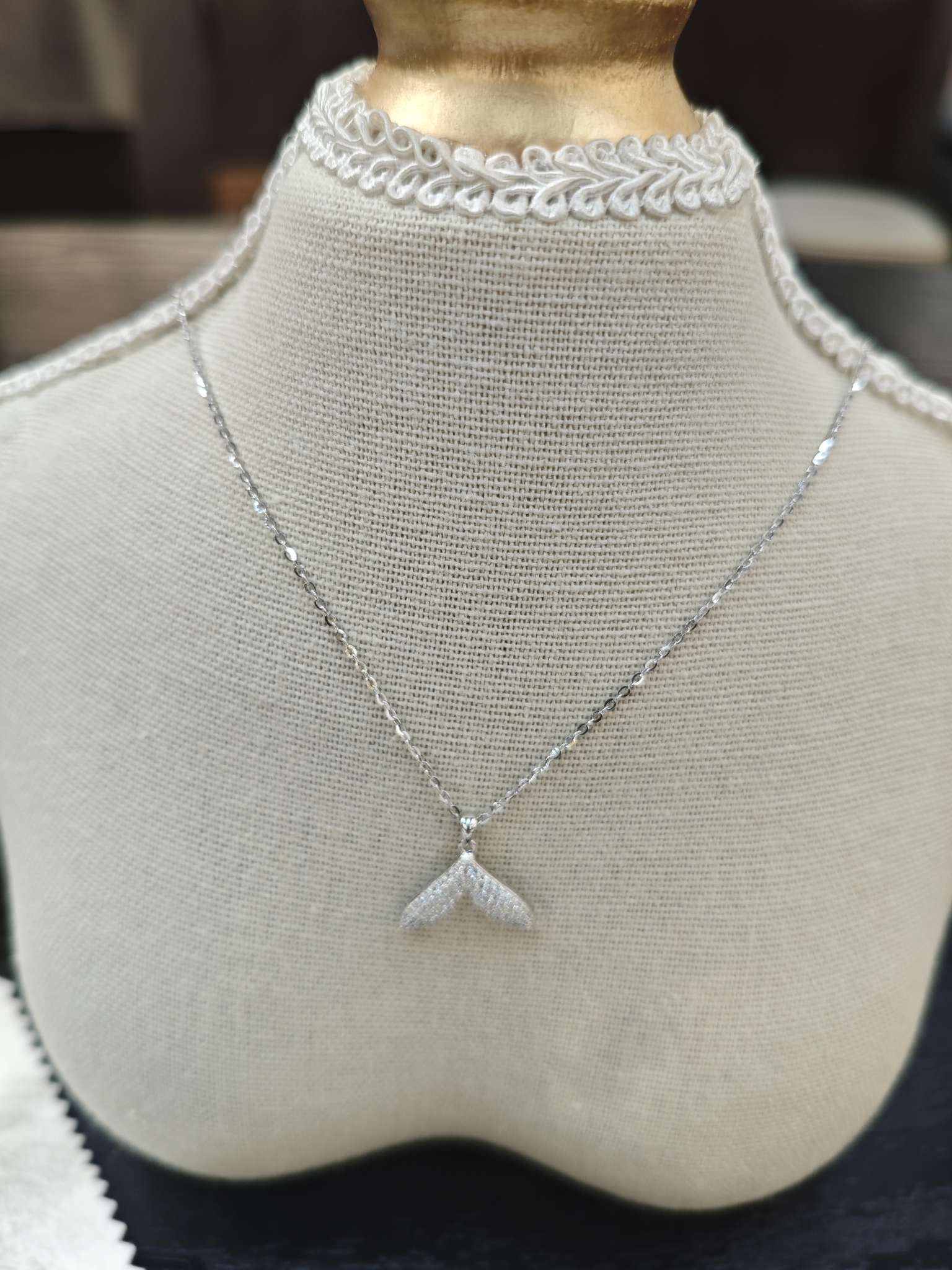 Influential S925 Sterling silver fishtail Necklace, a simple, fashionable and versatile trendy accessory for women, comes with a test certificate Application Scenario