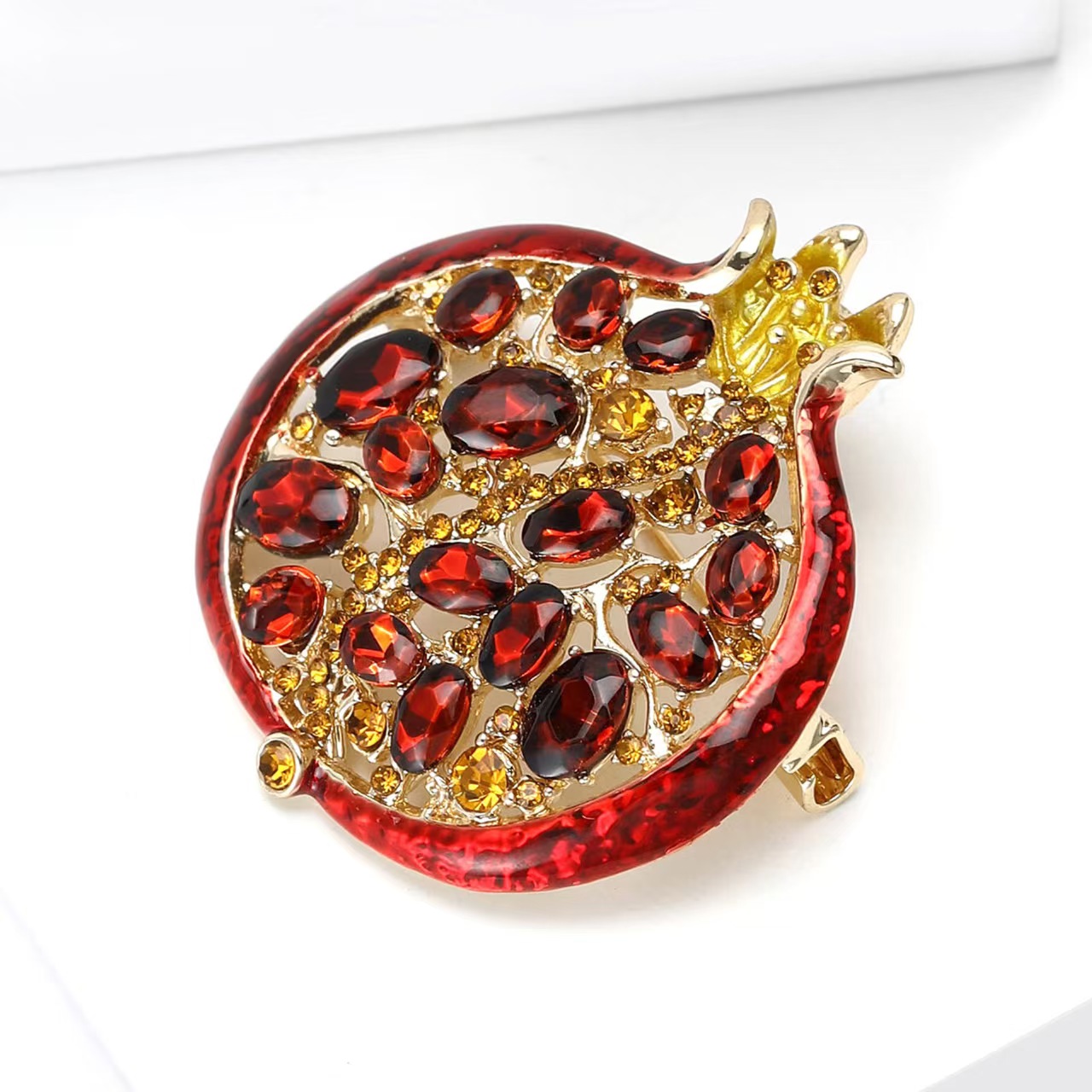 Hot-selling enamel oil drip pomegranate fruit brooch, overcoat, suit jacket, corsage factory direct sales, versatile