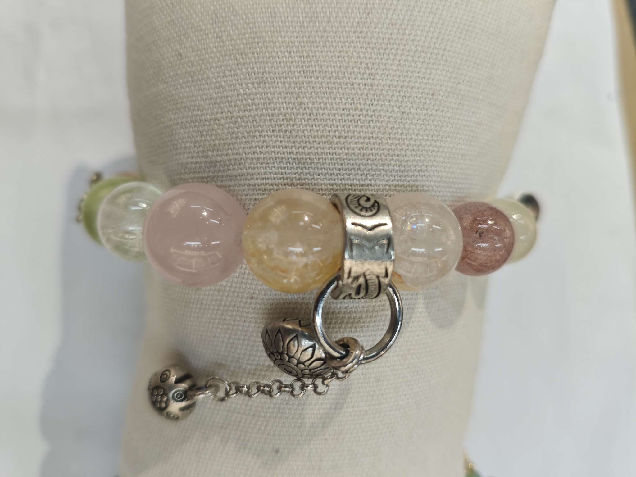 سوار ملونة ذات سوار نسائية Item Picture