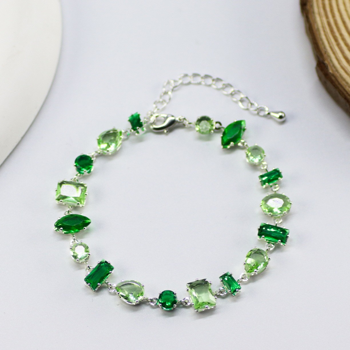 The same style of oval zircon bracelet as the Shi family, emerald emerald crystal bracelet with dazzling luster, exquisite and high-end light luxury jewelry set