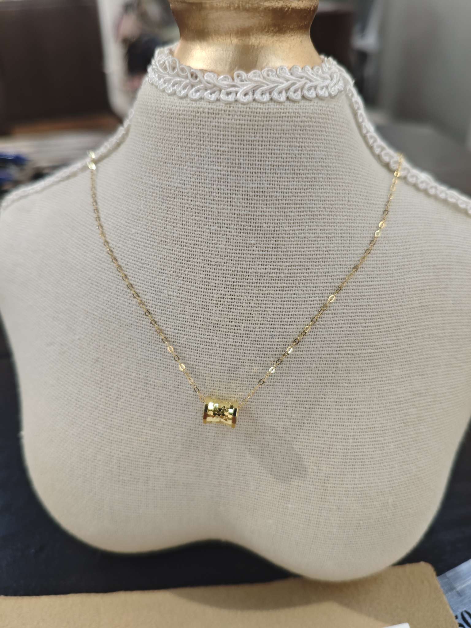 New silver jewelry, light luxury and niche design, fashionable and versatile, golden silver necklace, bringing you a continuous flow of wealth detail image 2