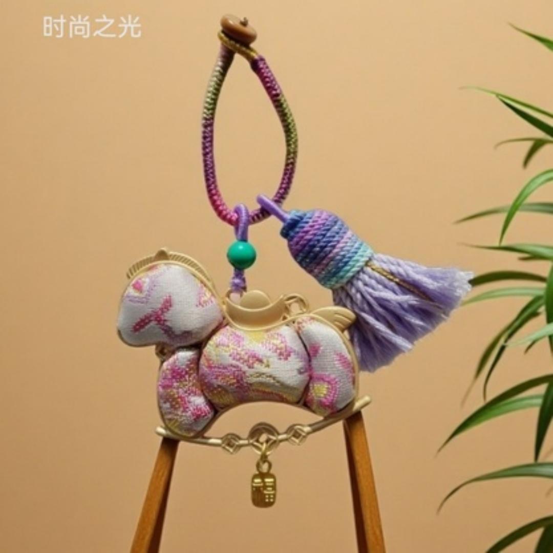 Song Brocade intangible cultural heritage pendant, a personalized and creative pendant for the Year of the Horse, is a fashionable and versatile decorative item. There are many types of pendants to match with accessories and gifts