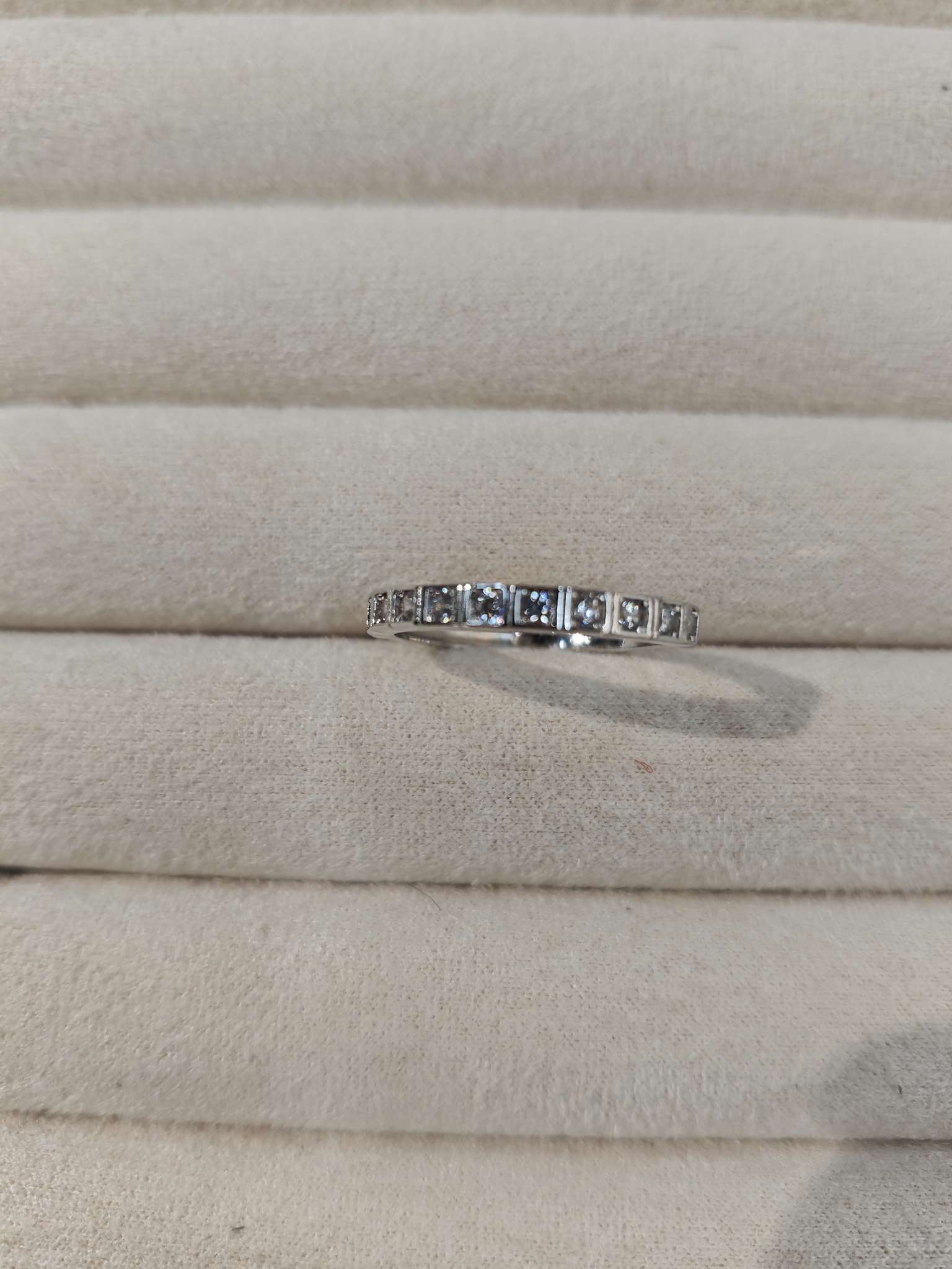 The new S925 silver ring is simple and versatile. It is a diamond-encrusted silver ring for daily wear Specification image