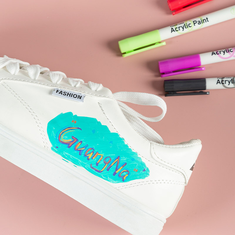 Guangna 7300 pastel acrylic pen Cotton core 36-color water-based marker pen set Shoes DIY Graffiti drawing pen Application Scenario