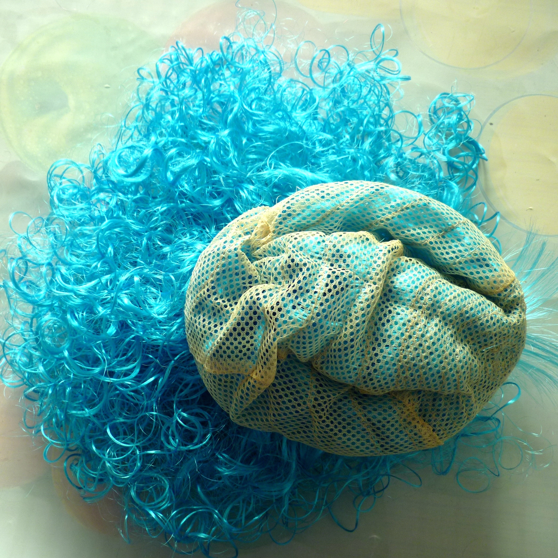 The long and small roll wig cover with single-color wash glue can be made in other colors Application Scenario