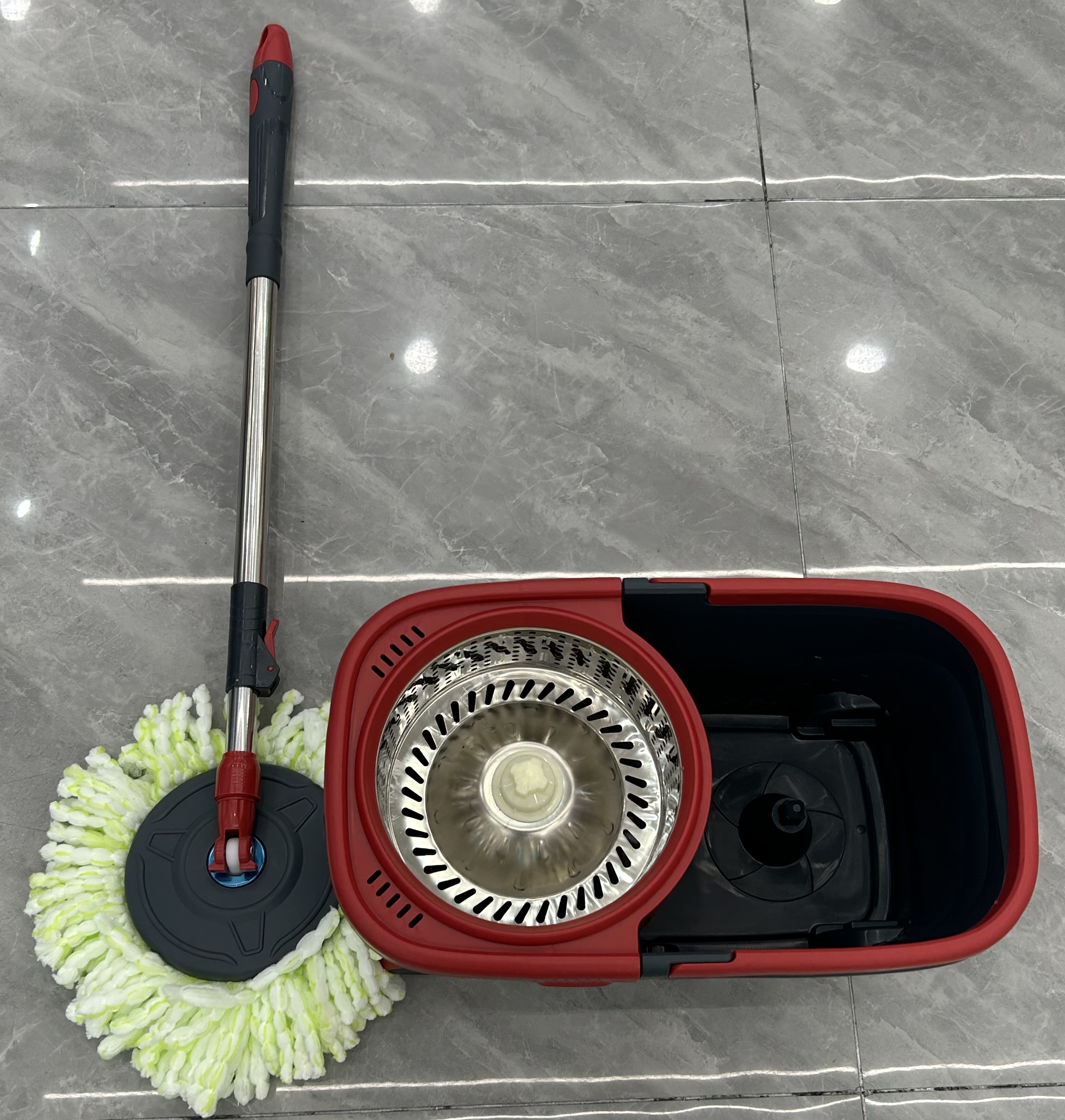 A cloth-holding flat mop with a mop bucket cleaning tool. Mop is a cloth-holding MOP Specification image