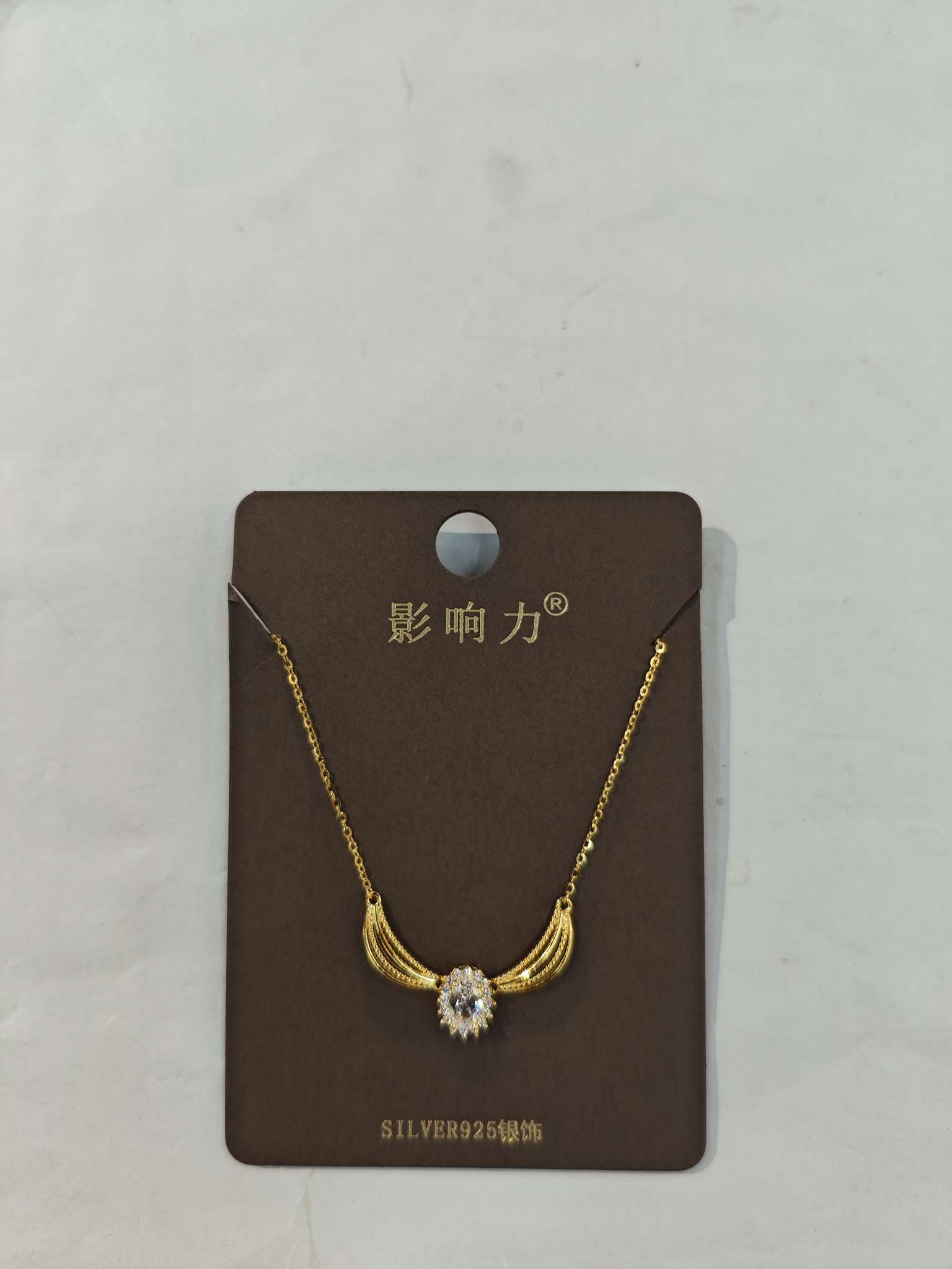 新款银饰项链，优雅高贵闪钻皇冠S925银金色项链白底实物图