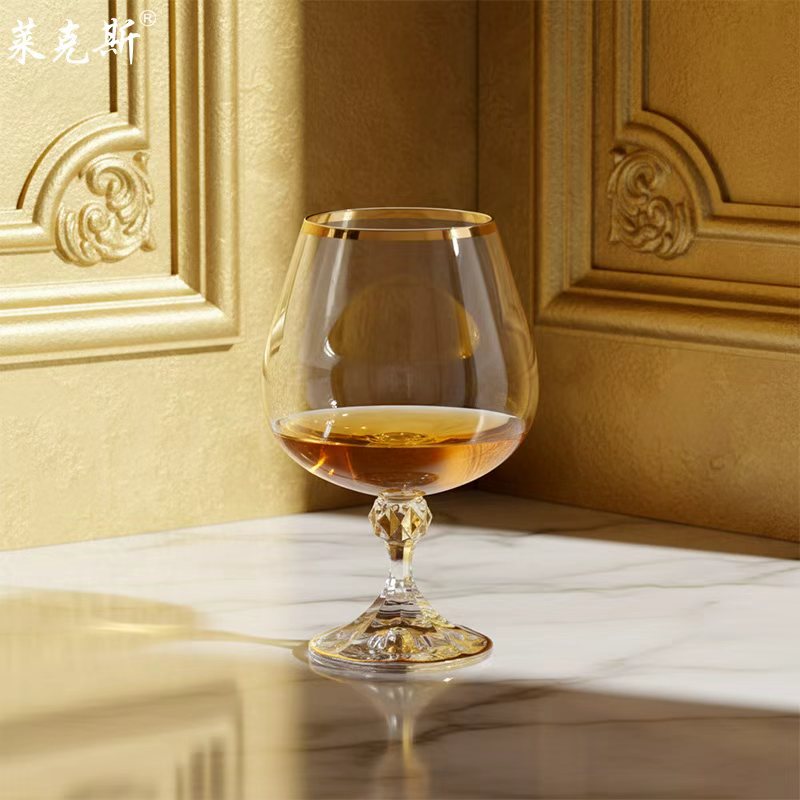 源头工厂直销无铅水晶酒具，涵盖红酒杯、醒酒器、白酒杯等套装，手工雕刻描金吧 KTV 商用及家庭聚会品鉴欧式高档无铅水晶高脚杯 undefined