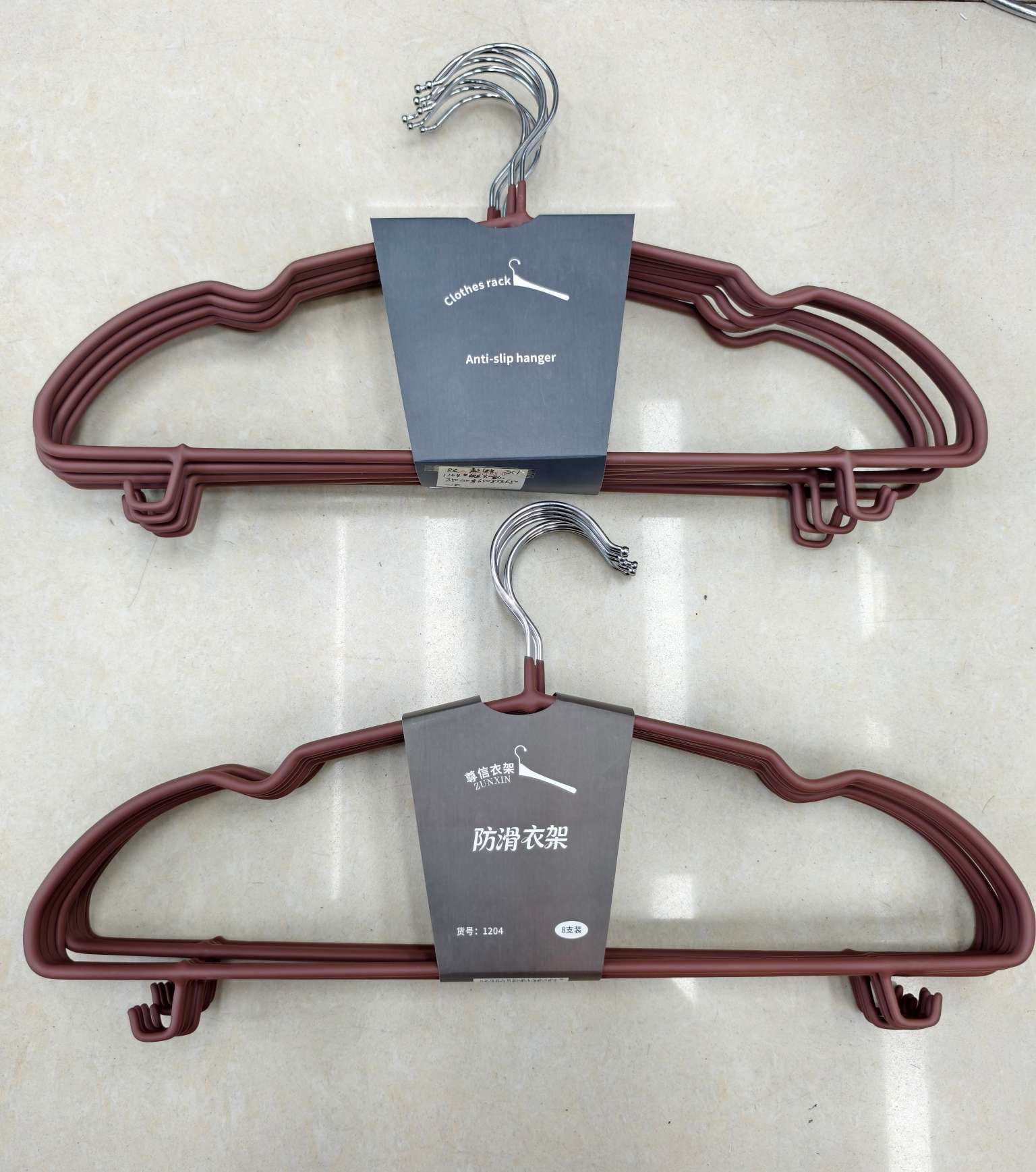 Item No. : 1204 Resin Anti-slip Hanger Size: 4.0 Diameter 60g 43 cm Material: Hollow Iron Wire +PVC impregnation liquid One piece 50 sets 400 detail image 5