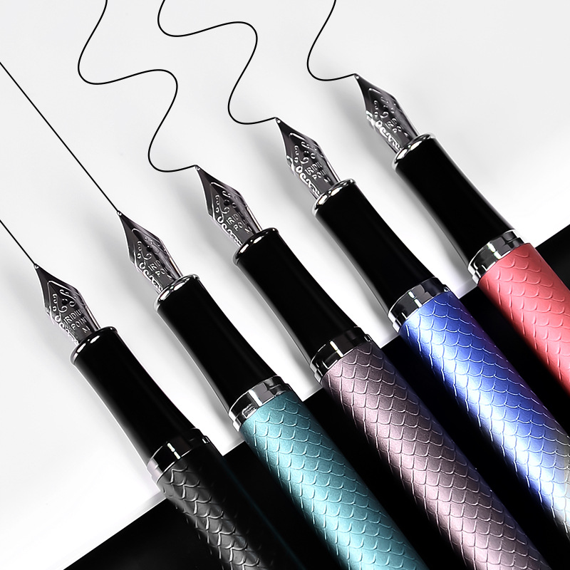The PoK T21 signature ballpoint pen is a high-end metal rod signature carbon black business office pen that can print logos
