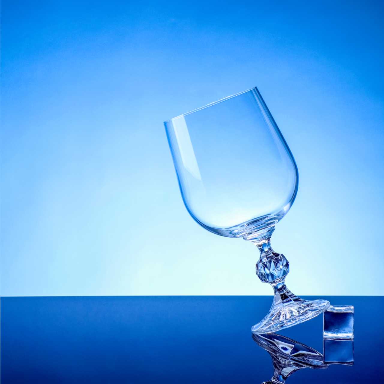 捷克进口莱克斯直销无铅水晶酒具，涵盖红酒杯、醒酒器、白酒杯等套装，手工吹制200ml克劳迪娅蝶型杯 Specification drawing