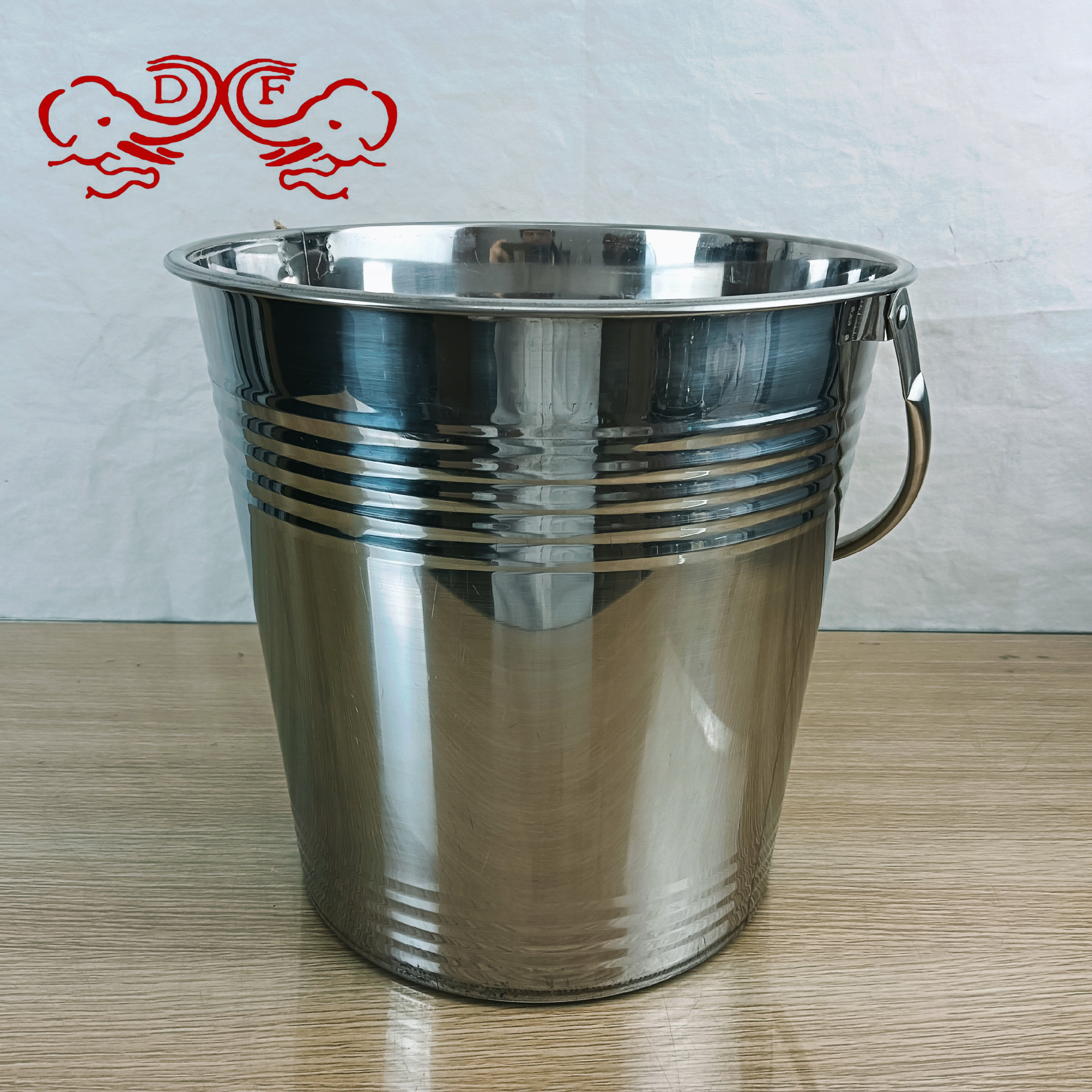 DF99366 Hotel supplies ice bucket, Champagne bucket, handle with spacer, ice bucket, KTV bar ice bucket, DF TRADINGHOUSE Application Scenario