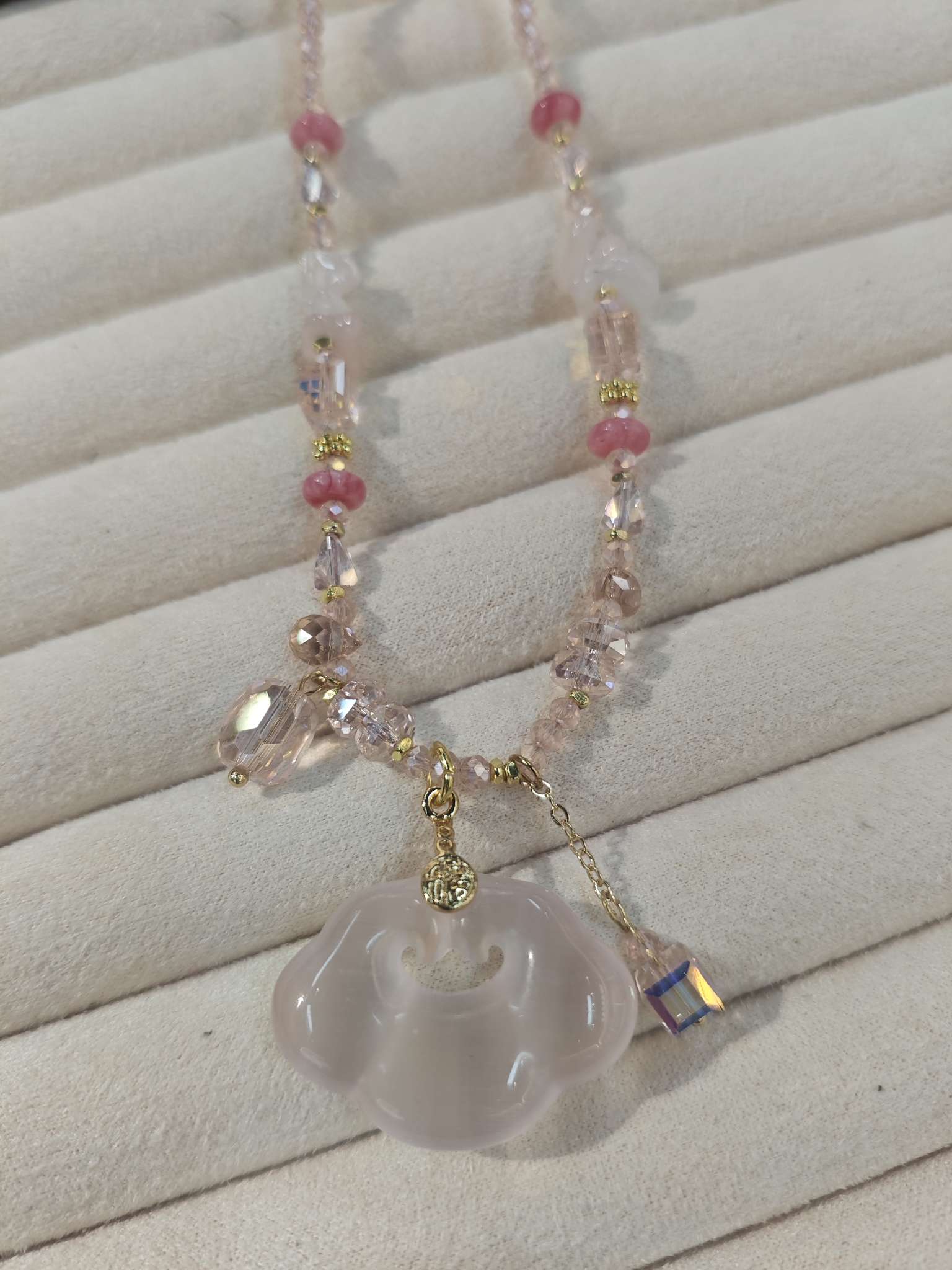 New style jewelry necklace, high-end and exquisite pink crystal Xiangyun lock necklace Specification image