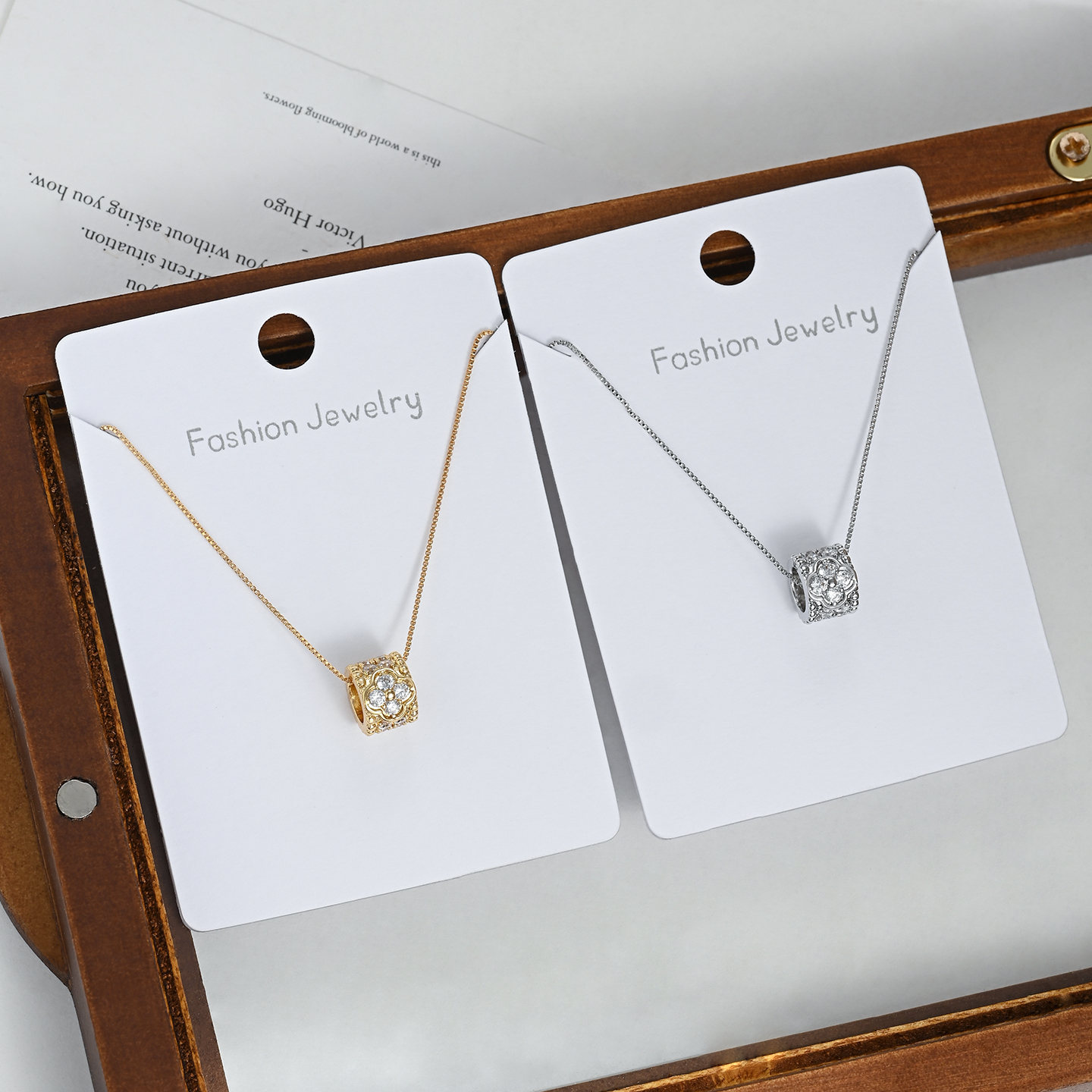 Lujo ligero personalidad de nicho estilo simple collar para mujeres alto sentido temperamento cadena clavícula