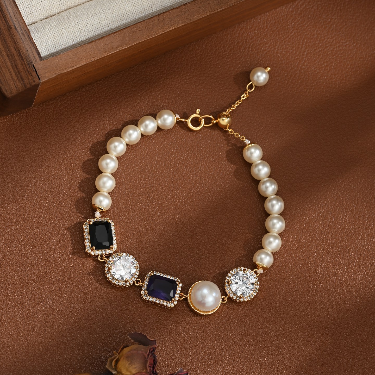 Pulsera ligera de lujo estilo medio regalo para novia exquisita y versátil details Picture