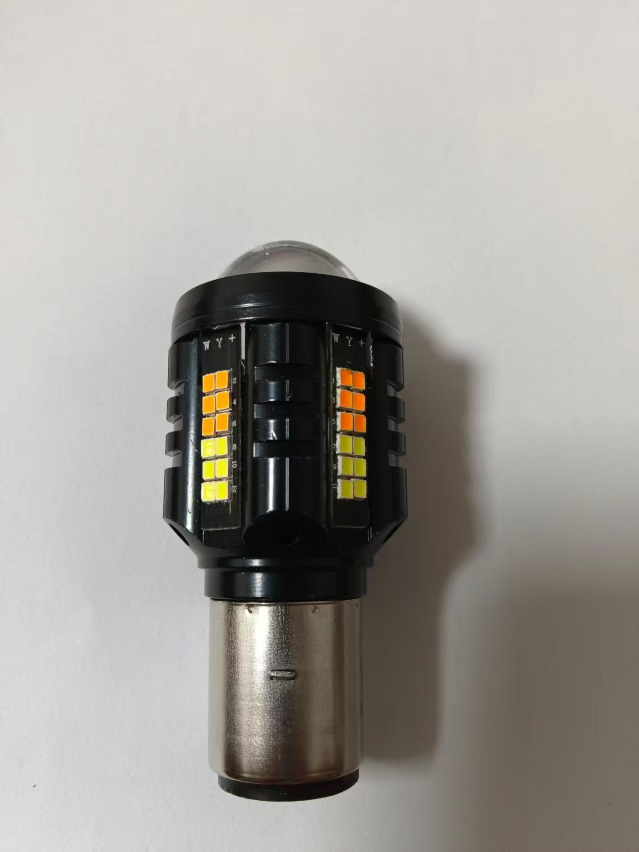 Motorcycle LED spotlights, dual-claw H4 spotlights, dual-color lights, 360-degree light emission, energy-saving and eye-protecting LED bulbs Item Picture