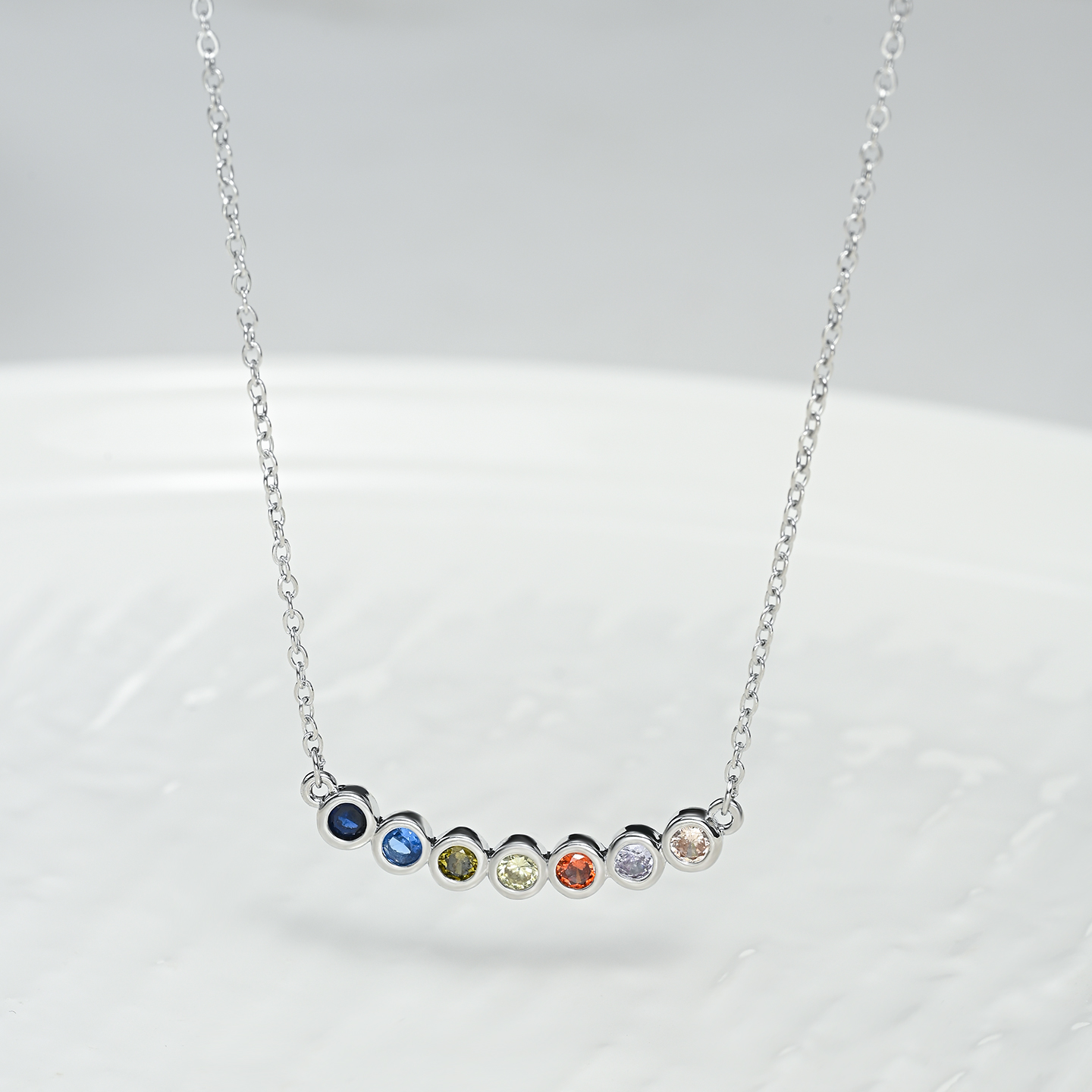 A light luxury and niche colorful necklace for women, exuding a sense of sophistication, fashion and versatility Specification image