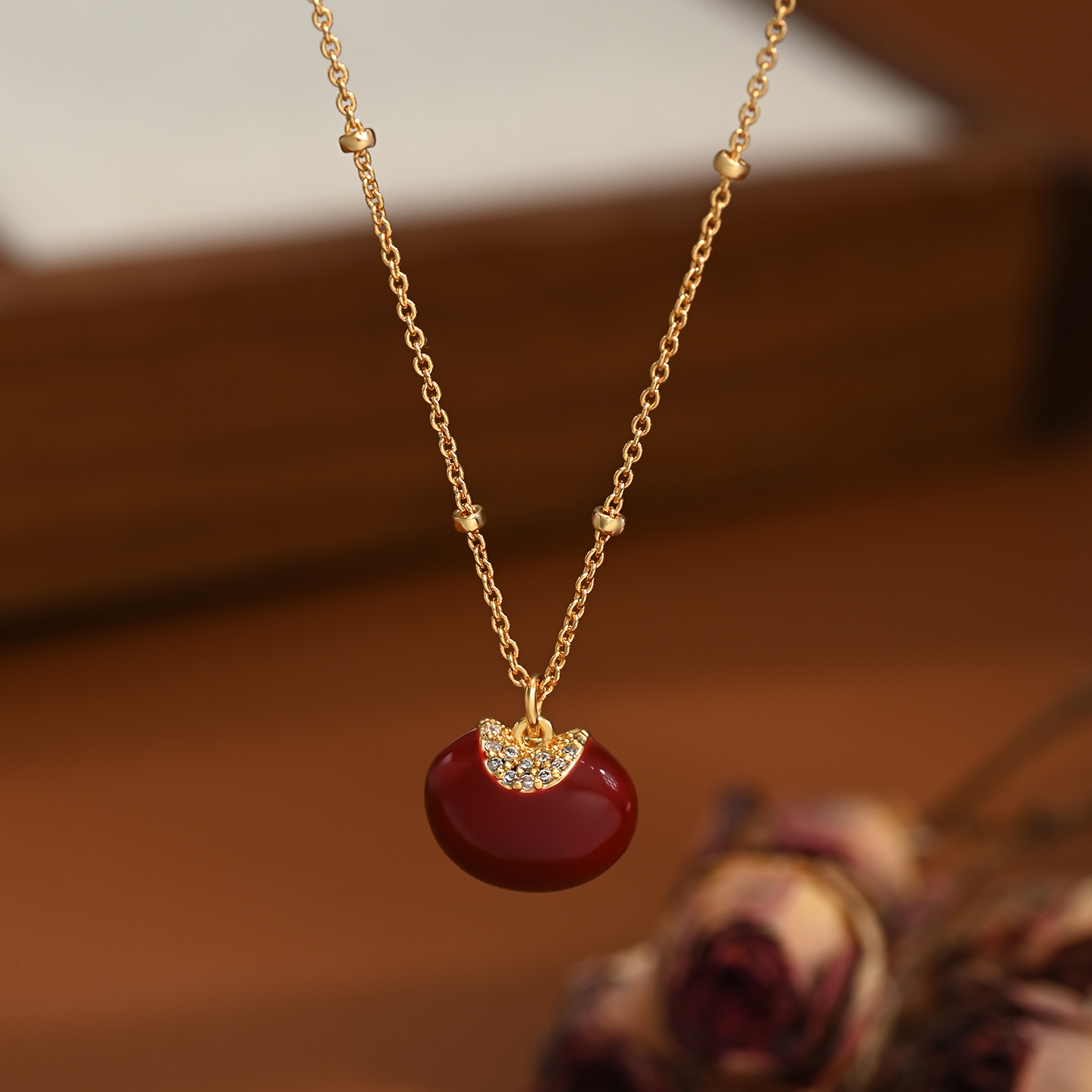 A light luxury, niche and personalized design necklace for women, with a high-end and elegant collarbone chain Specification image
