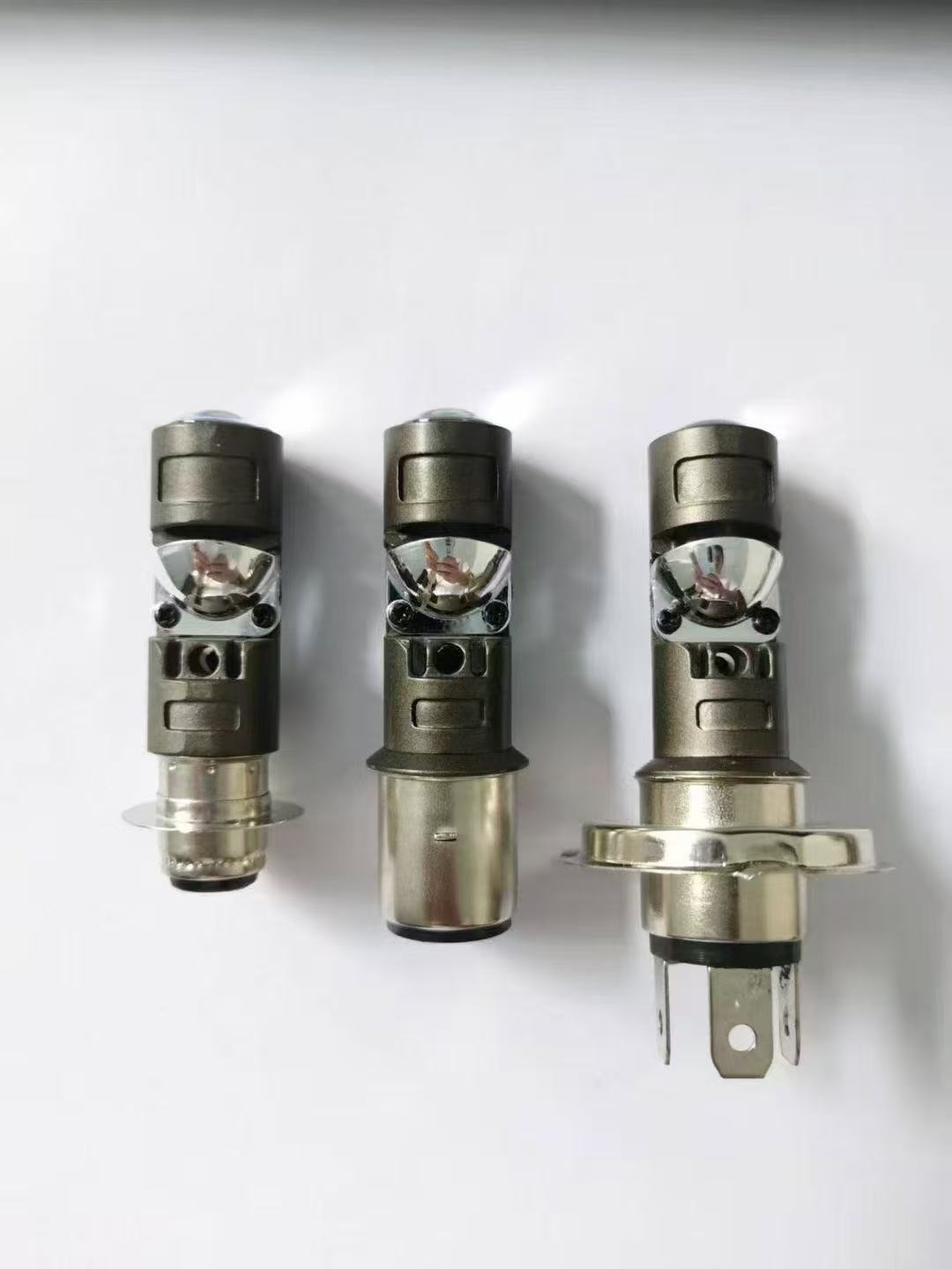 Motorcycle LED spotlights, dual-claw H4 spotlights, dual-color lights, 360-degree light emission, energy-saving and eye-protecting LED bulbs Application Scenario