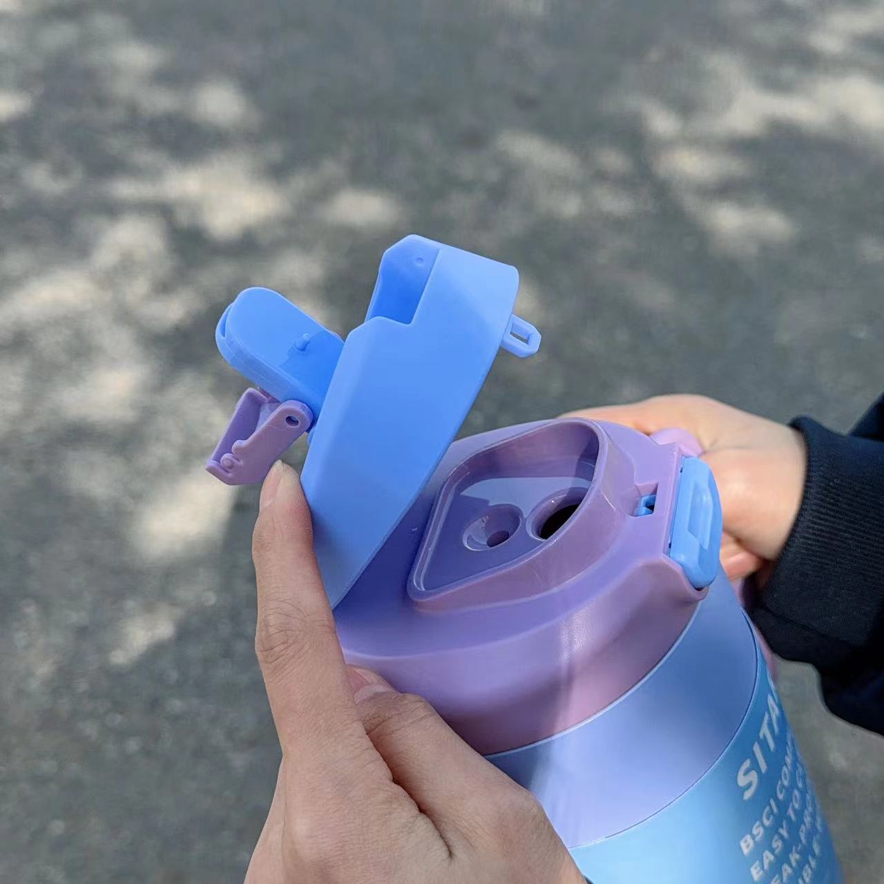 Large-capacity dual-drinking handle with a spring cap of 1200ML detail image 2
