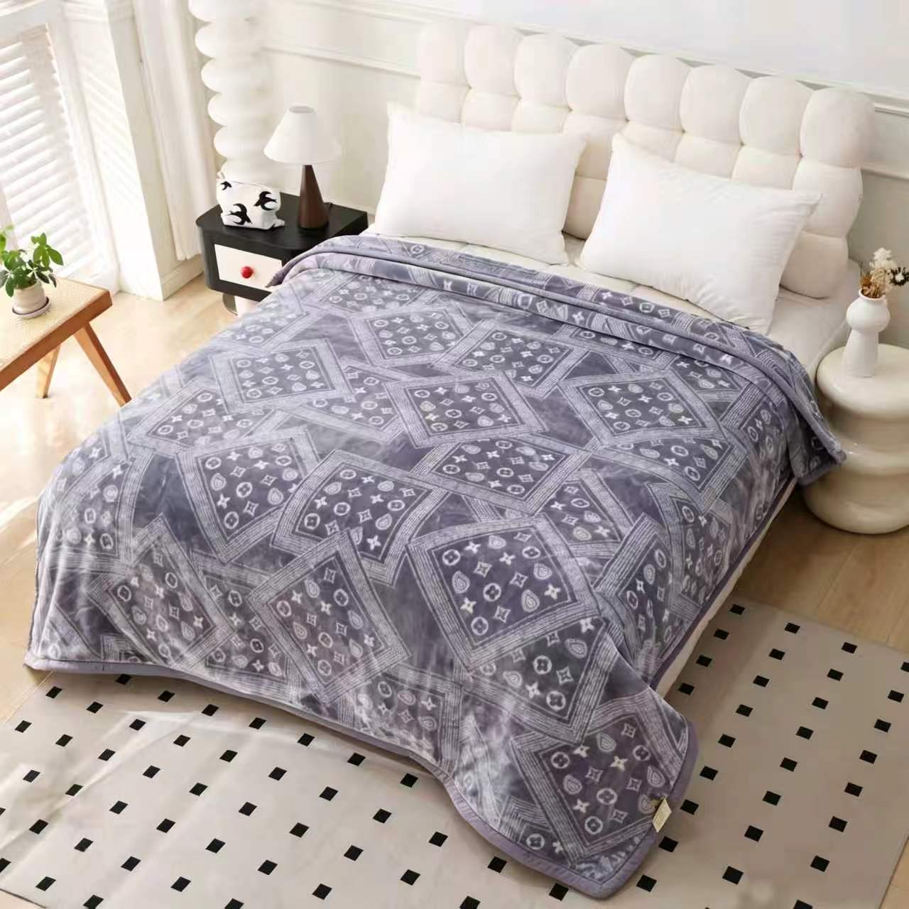 2026 New style mink fleece casual children's blanket, infant cloud children's blanket, cartoon air-conditioned baby thickened small cover blanket, student blanket, Christmas season blanket Application Scenario