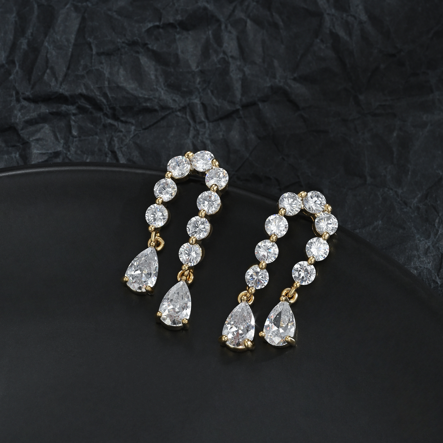 Exquisite, fashionable and light luxury fringed ear studs for women, with a unique design sense and versatile earrings details Picture