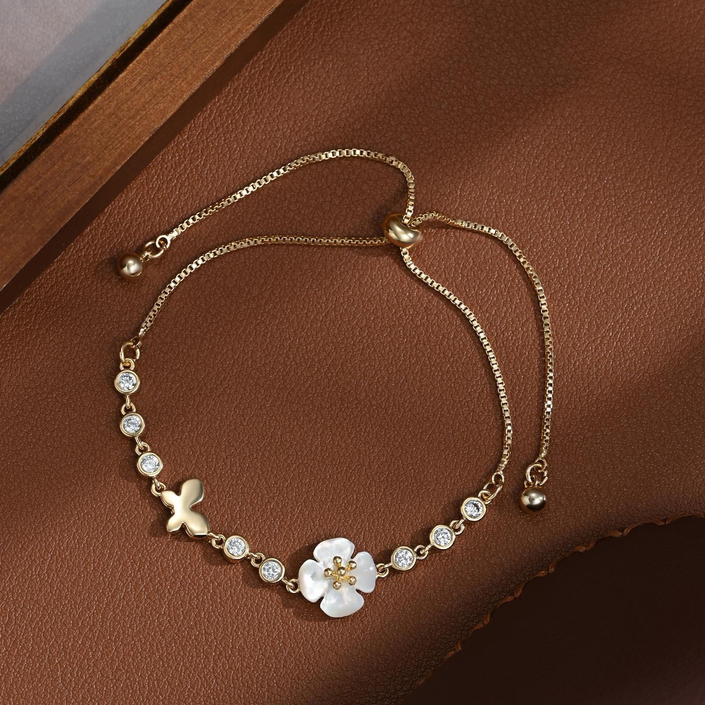 This light luxury and niche flower bracelet is exquisite and versatile, making it a perfect gift for your girlfriend Specification image