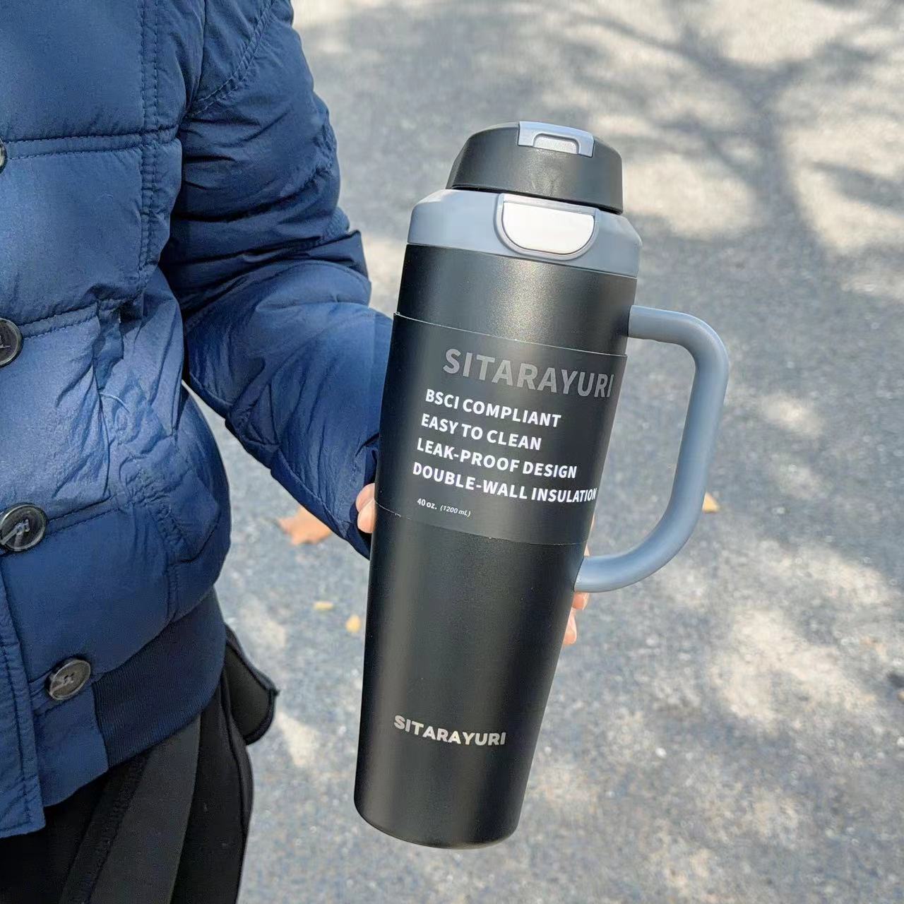 Large-capacity dual-drinking handle with a spring cap of 1200ML Application Scenario