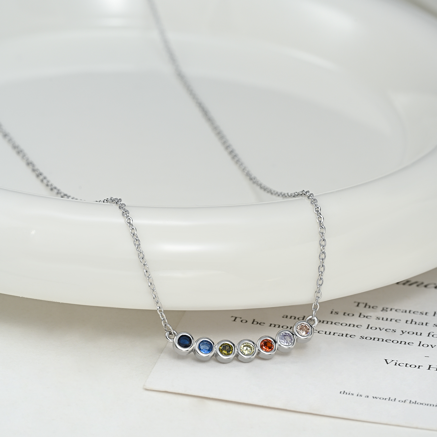 A light luxury and niche colorful necklace for women, exuding a sense of sophistication, fashion and versatility Application Scenario
