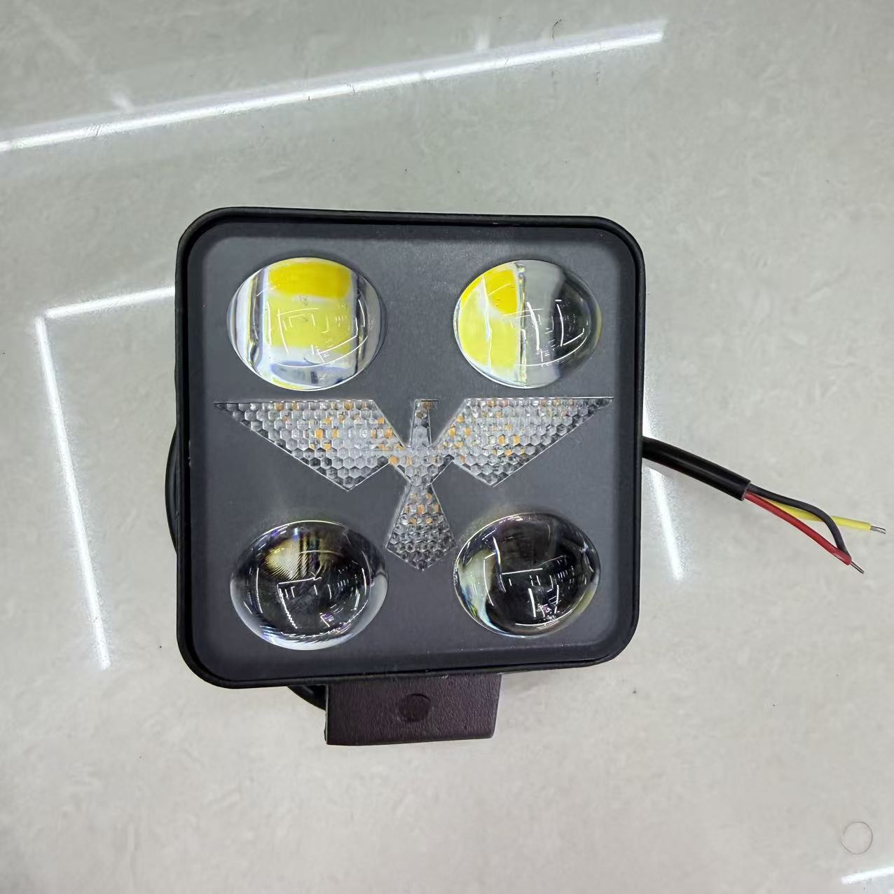 Automobile LED lights, truck spotlights, searchlights, focused yellow daytime running lights, strobe lights, focused lights Automobile LED lights, truck spotlights, searchlights, focused yellow daytime running lights, strobe lights, focused lights
