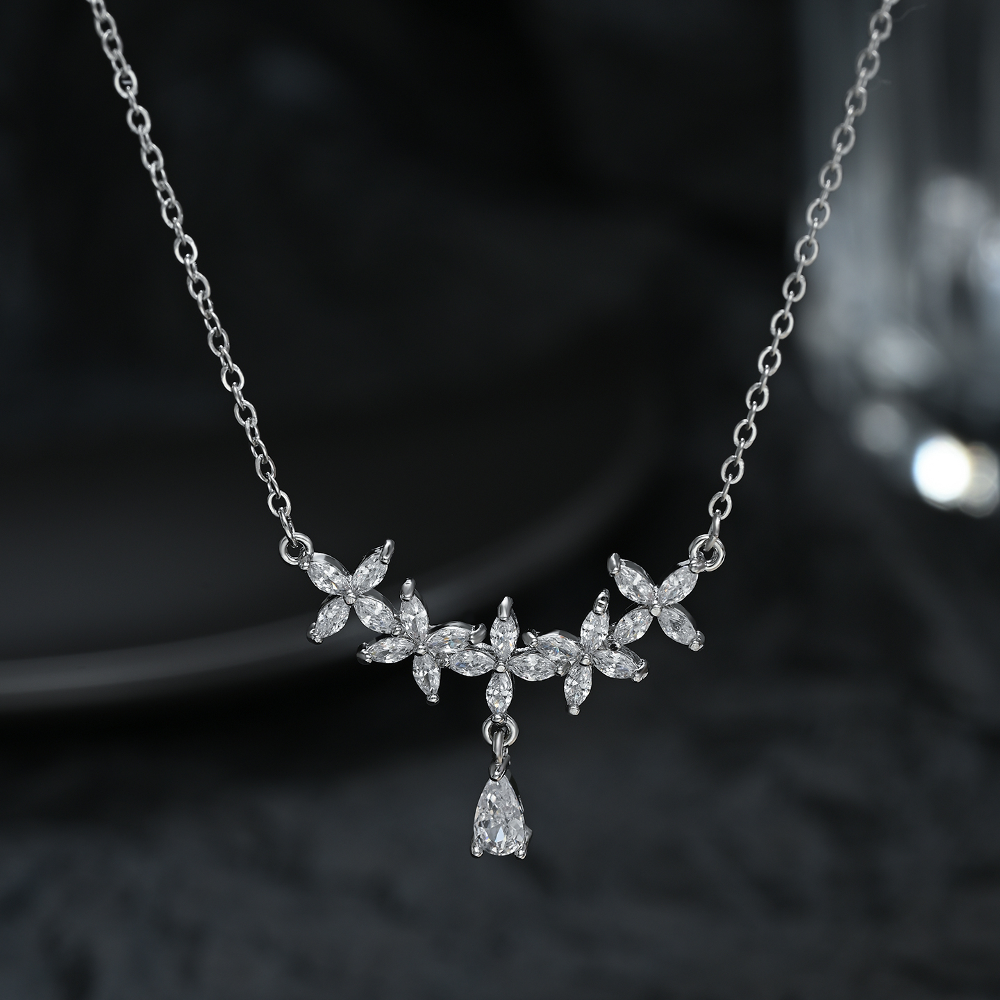 Alto sentido de la luz de lujo moda de las mujeres collar regalo de cumpleaños Specification image