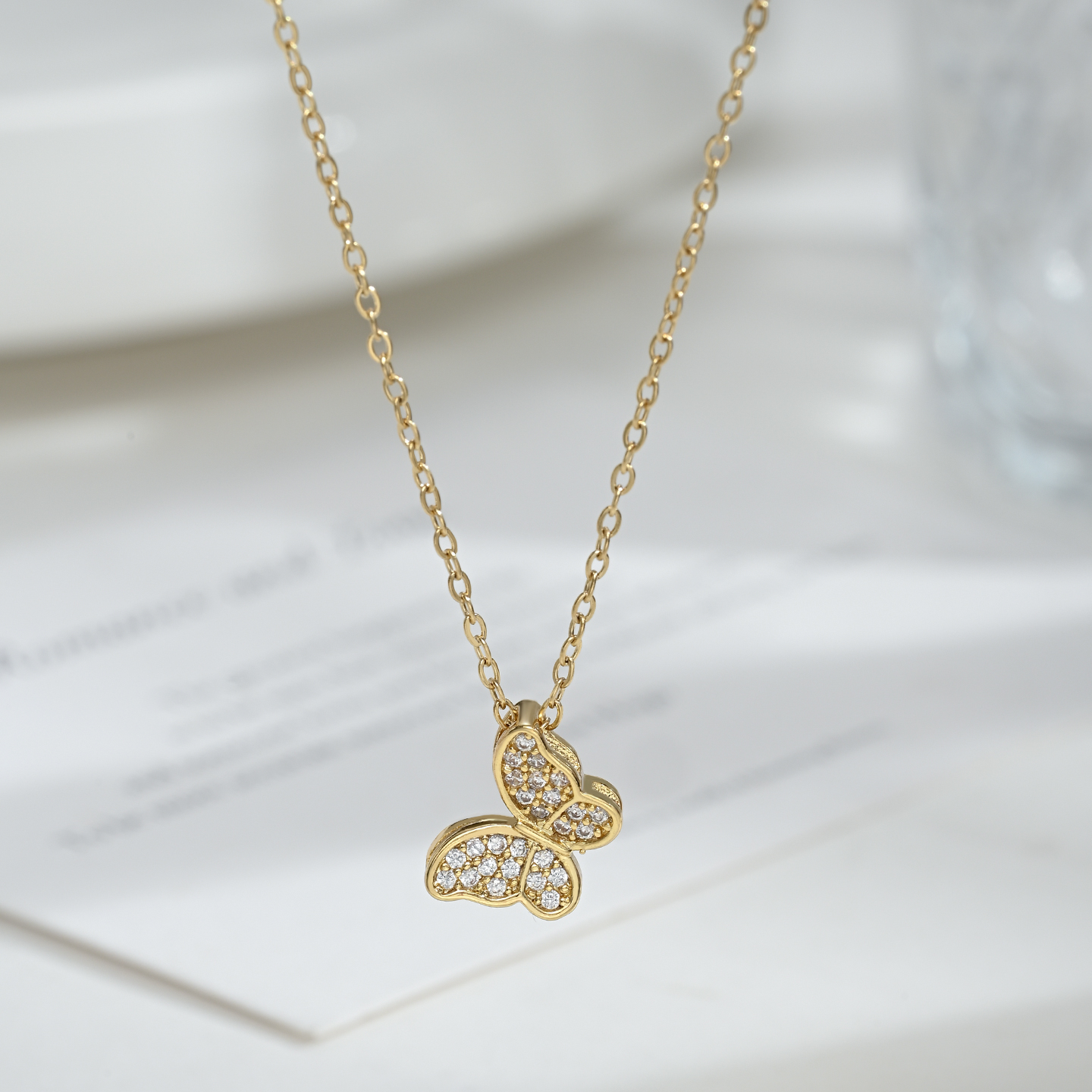 A classic, light luxury butterfly-shaped necklace for women with a high-end and elegant collarbone chain Application Scenario