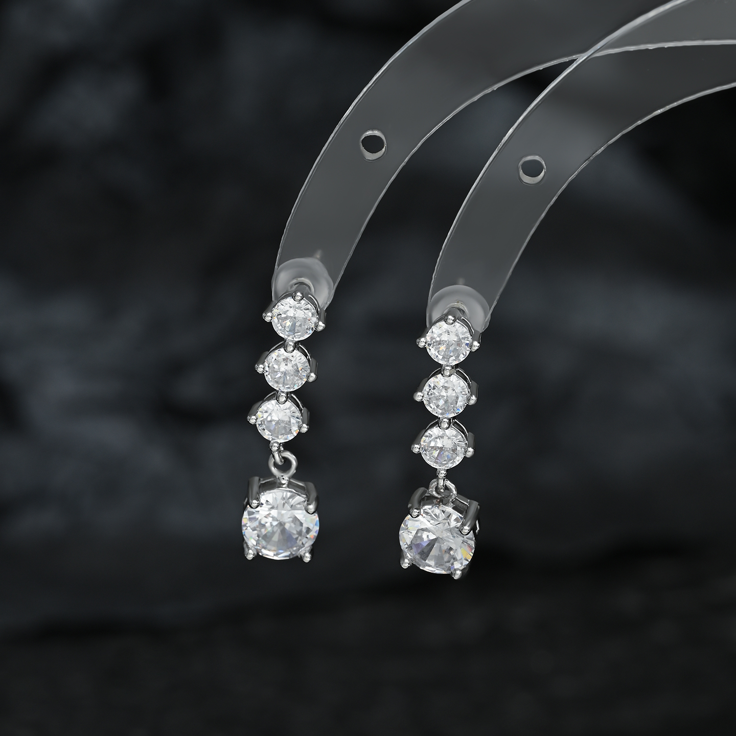 A light luxury, high-end design, fashionable and elegant long pair of earrings as a gift for your girlfriend Item Picture