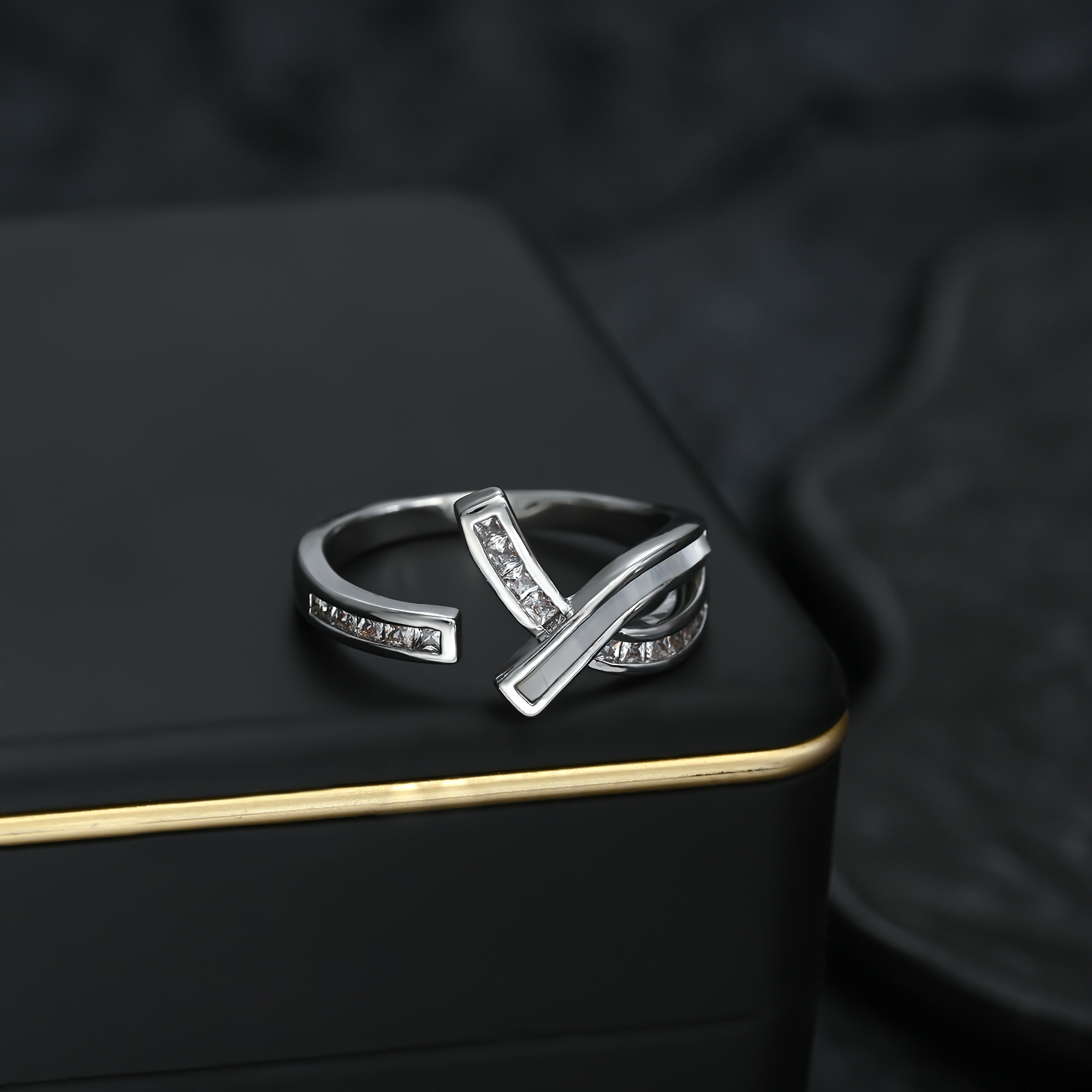 Nueva apertura ligera de lujo ajustable moda versátil anillo Application Scenario