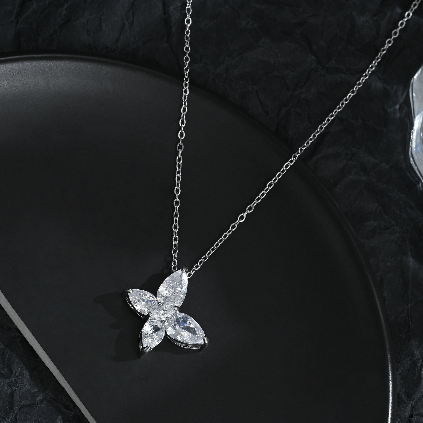 Collar de estilo mariposa de lujo clásico para mujeres premium sense regalo para novia Item Picture