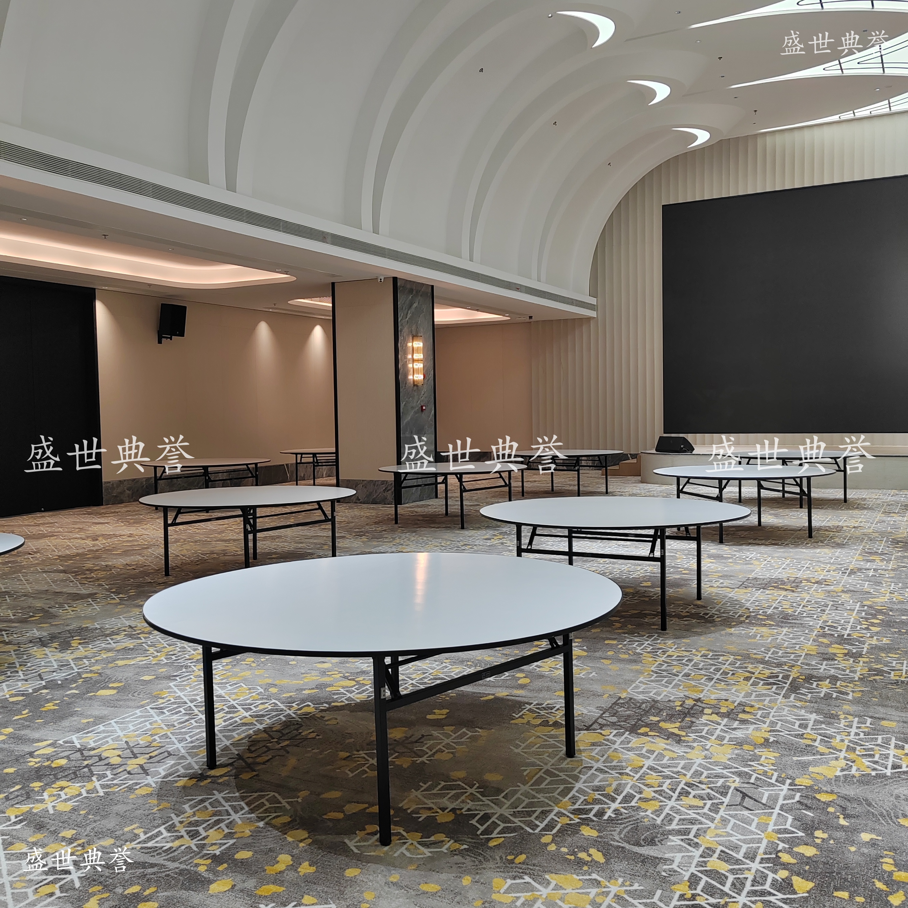Suqian star hotel catering furniture restaurant wedding banquet folding round table theme wedding 12-person banquet 2-meter round table Application Scenario
